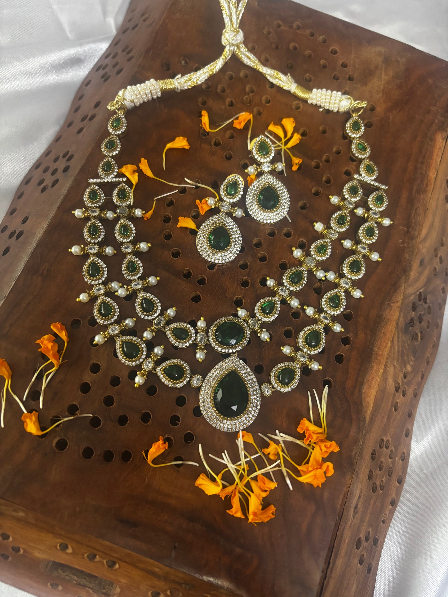 TWO LAYER EMERALD NECKLACE SET Gehnacollections