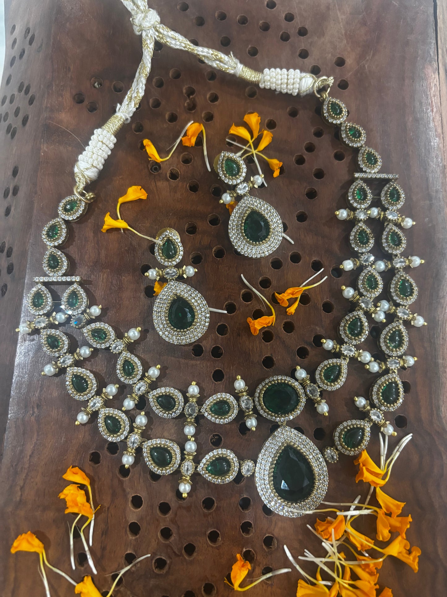 TWO LAYER EMERALD NECKLACE SET Gehnacollections