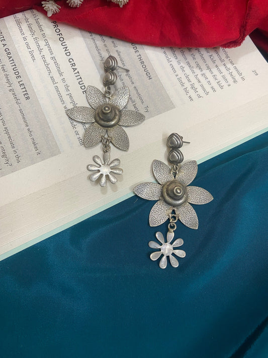 LILY EARRINGS Gehnacollections