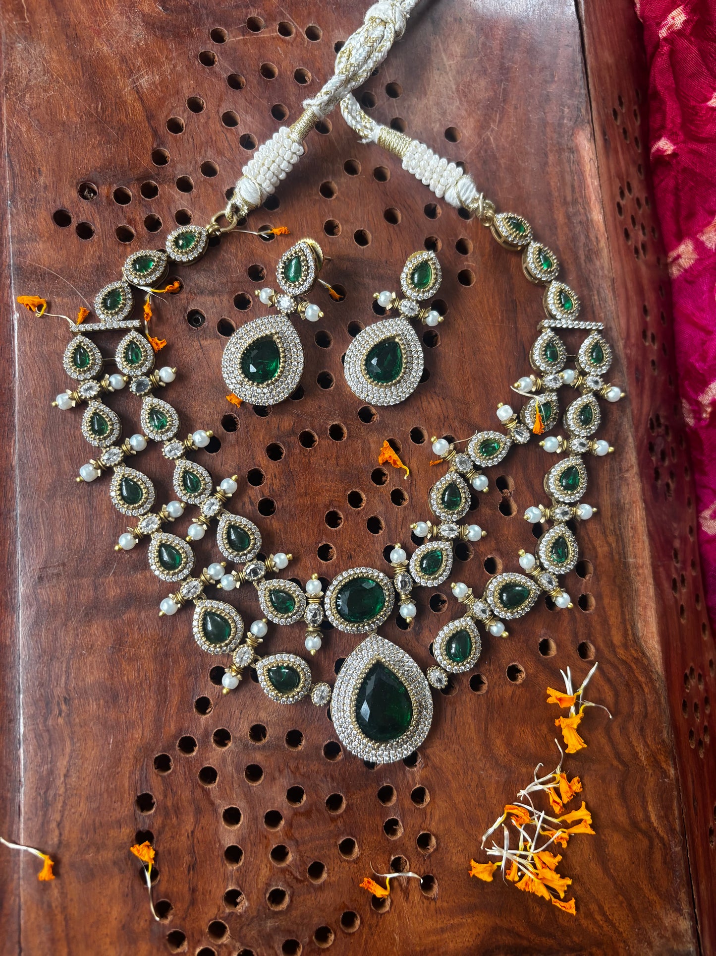 TWO LAYER EMERALD NECKLACE SET Gehnacollections