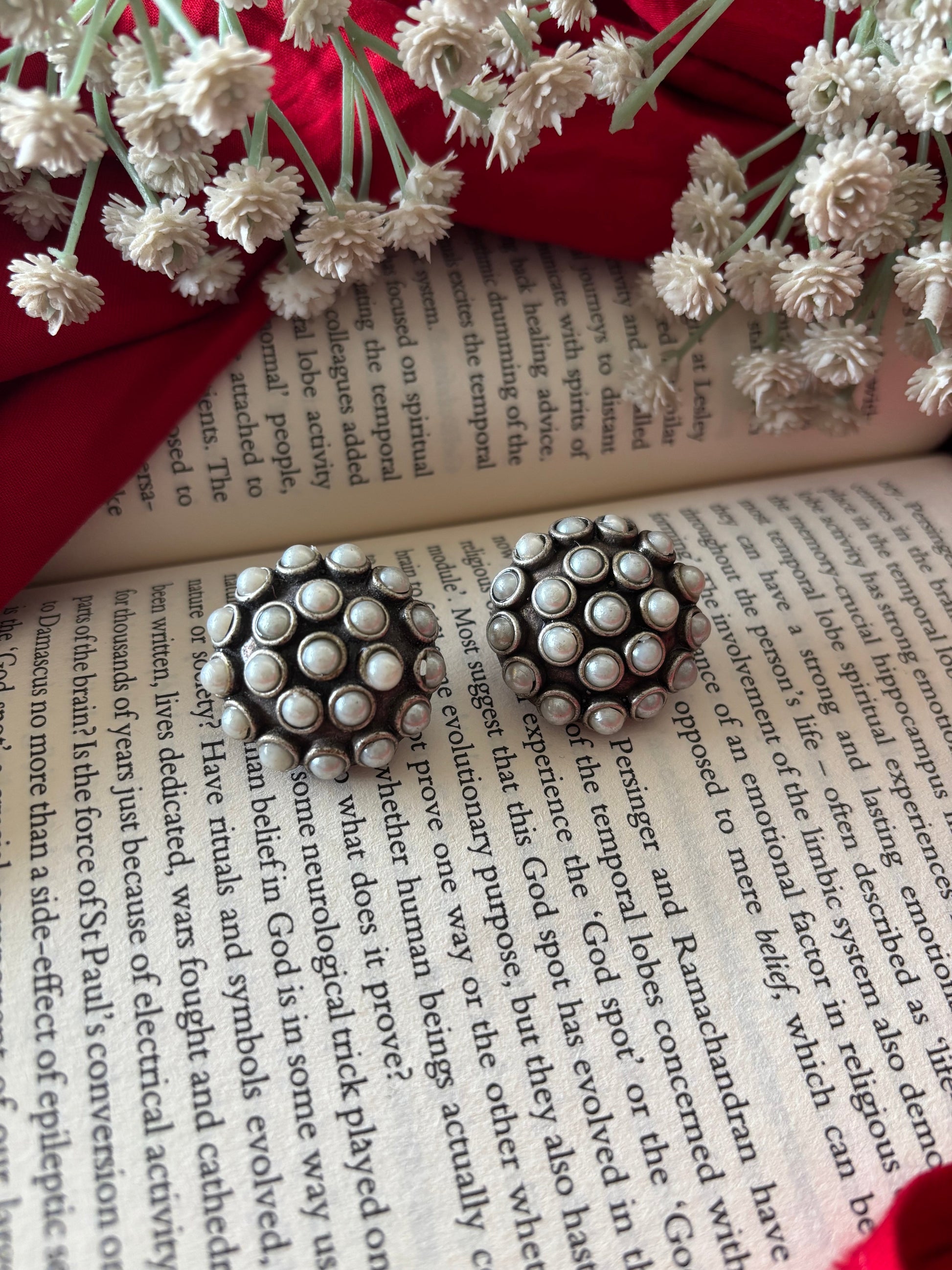 PEARL STUDS Gehnacollections