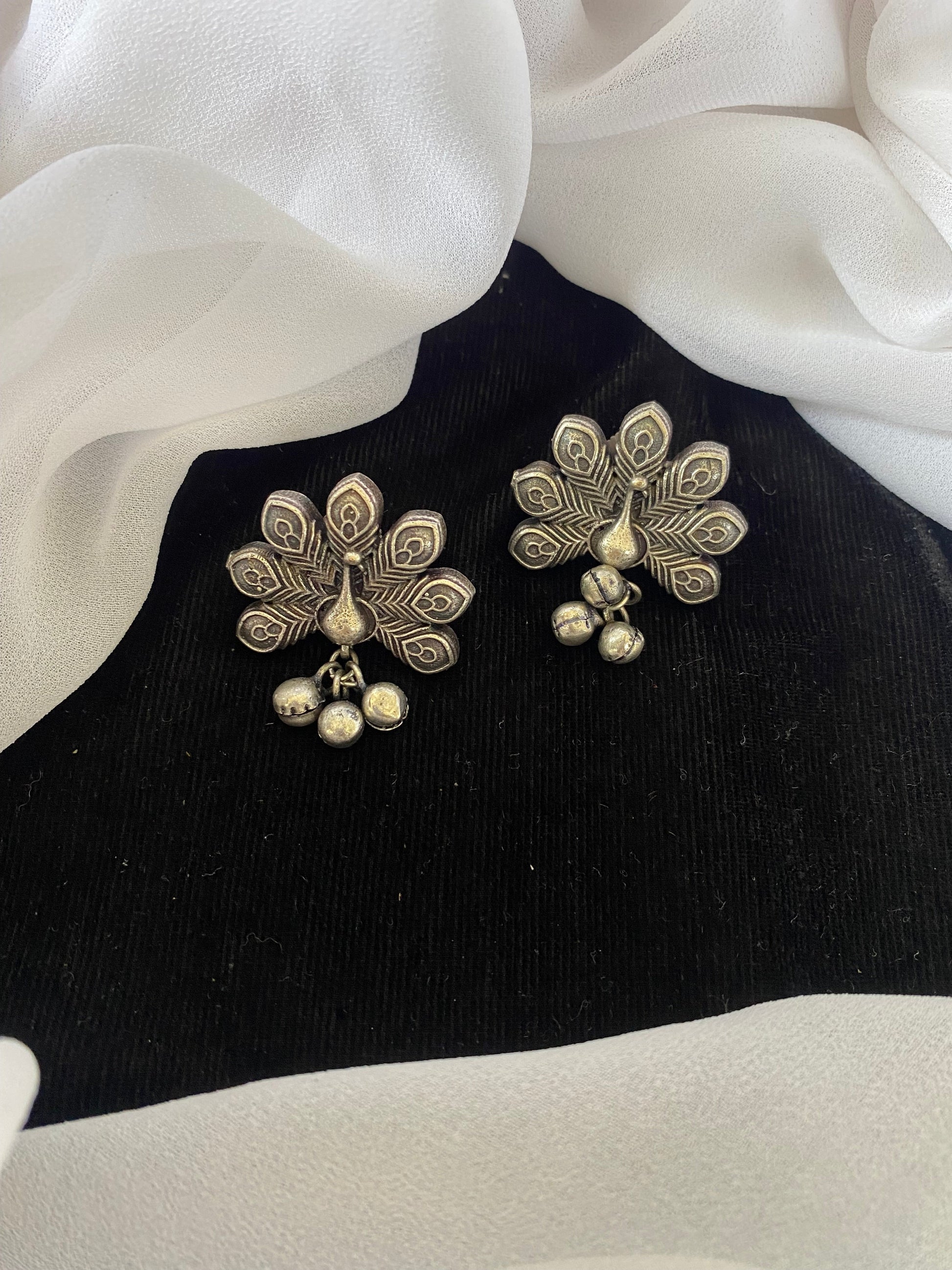 MOR GHUNGHROO STUDS Gehnacollections