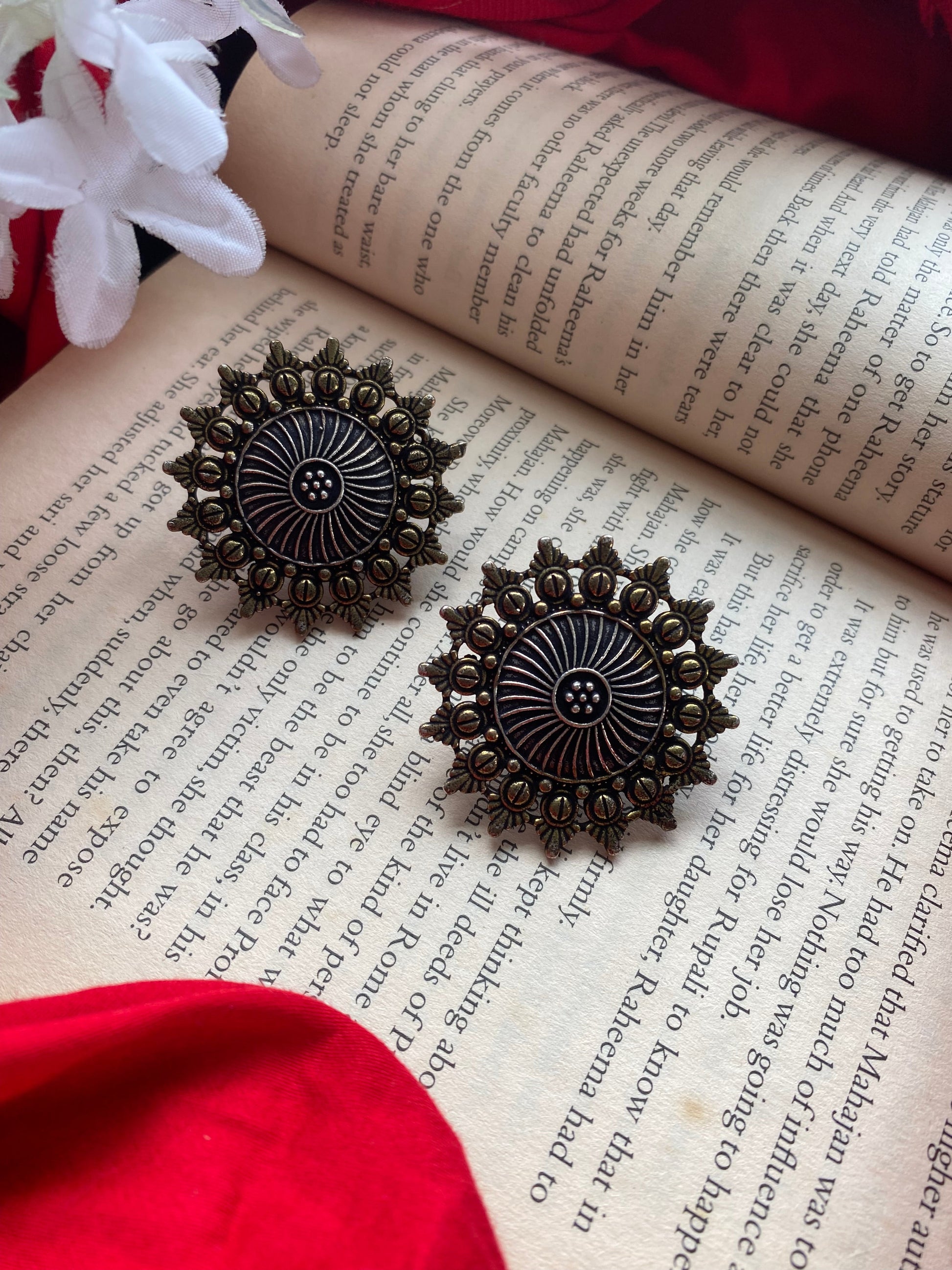 DUAL TONE STUDS Gehnacollections