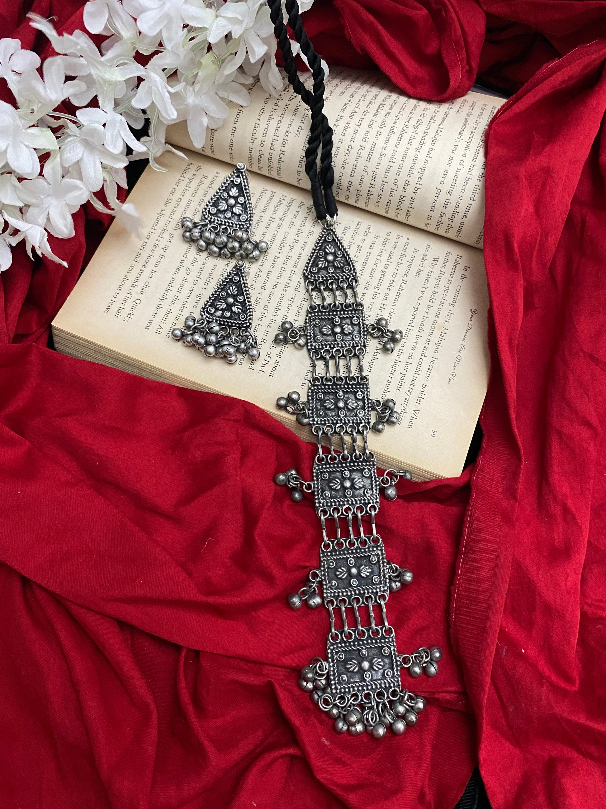 TIE CHAIN NECKLACE SET Gehnacollections