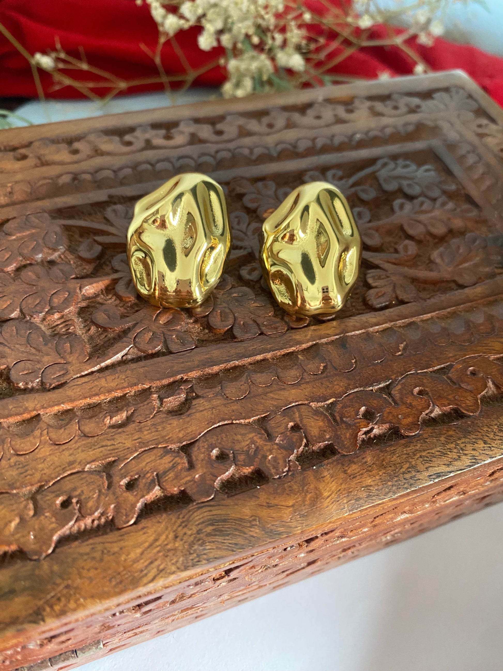 Oval studs Gehnacollections