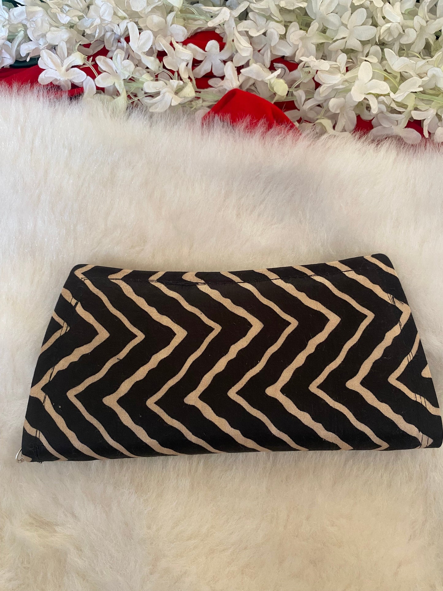 LEHARIYA PRINT PURSE Gehnacollections