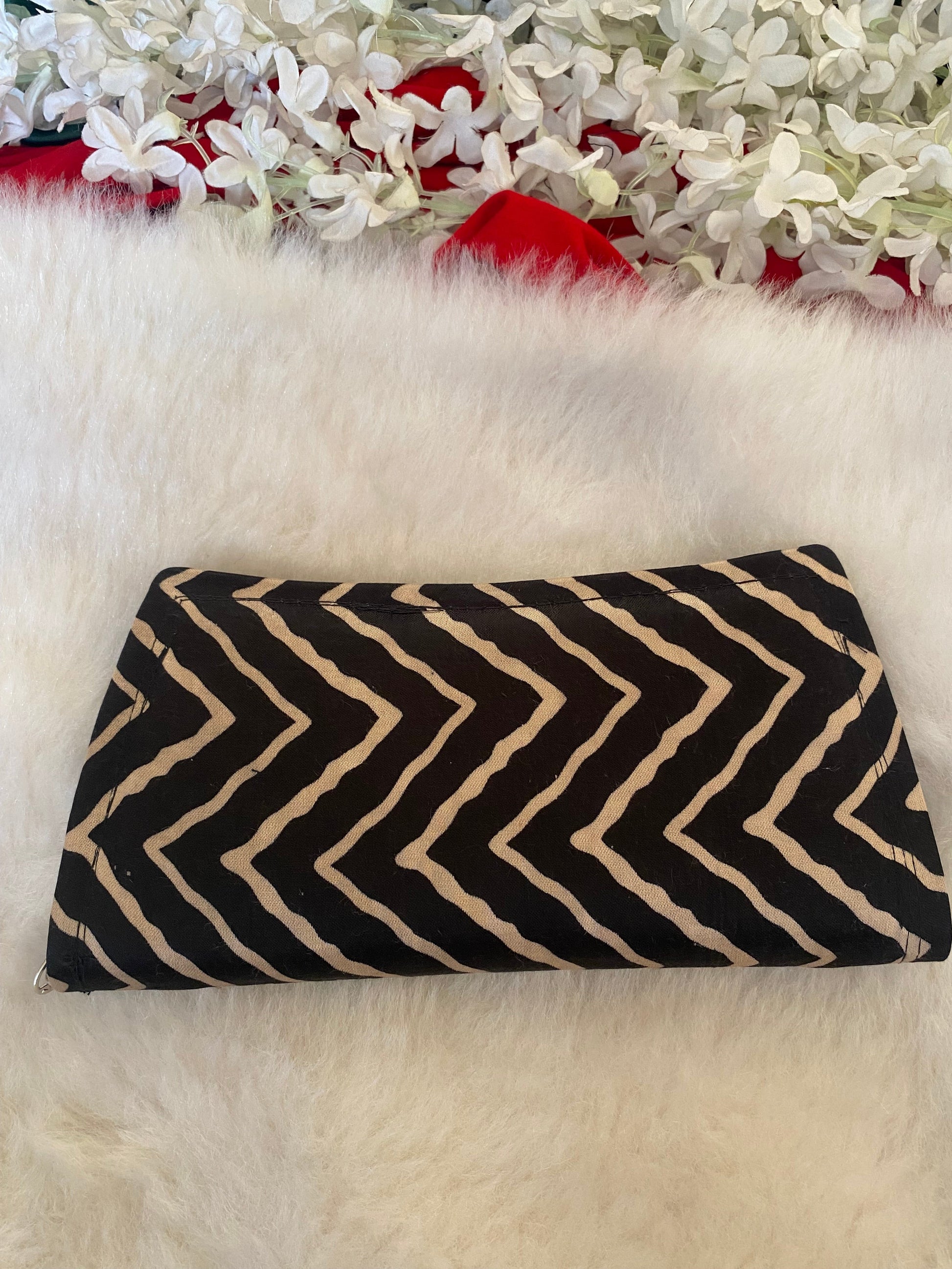 LEHARIYA PRINT PURSE Gehnacollections