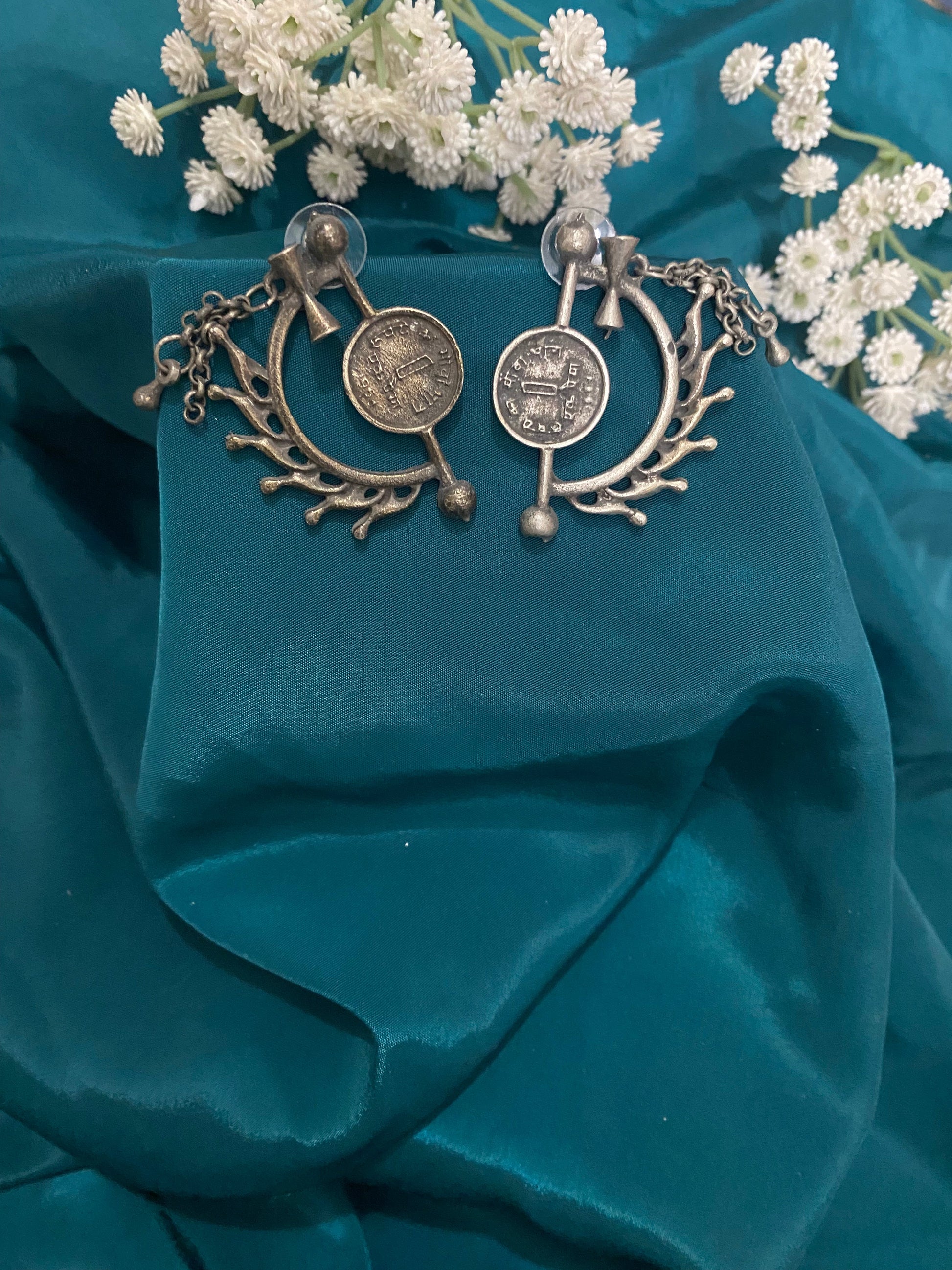 BLACK POLISH STUDS Gehnacollections