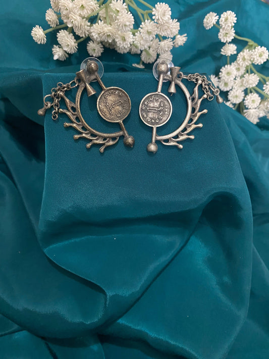 BLACK POLISH STUDS Gehnacollections