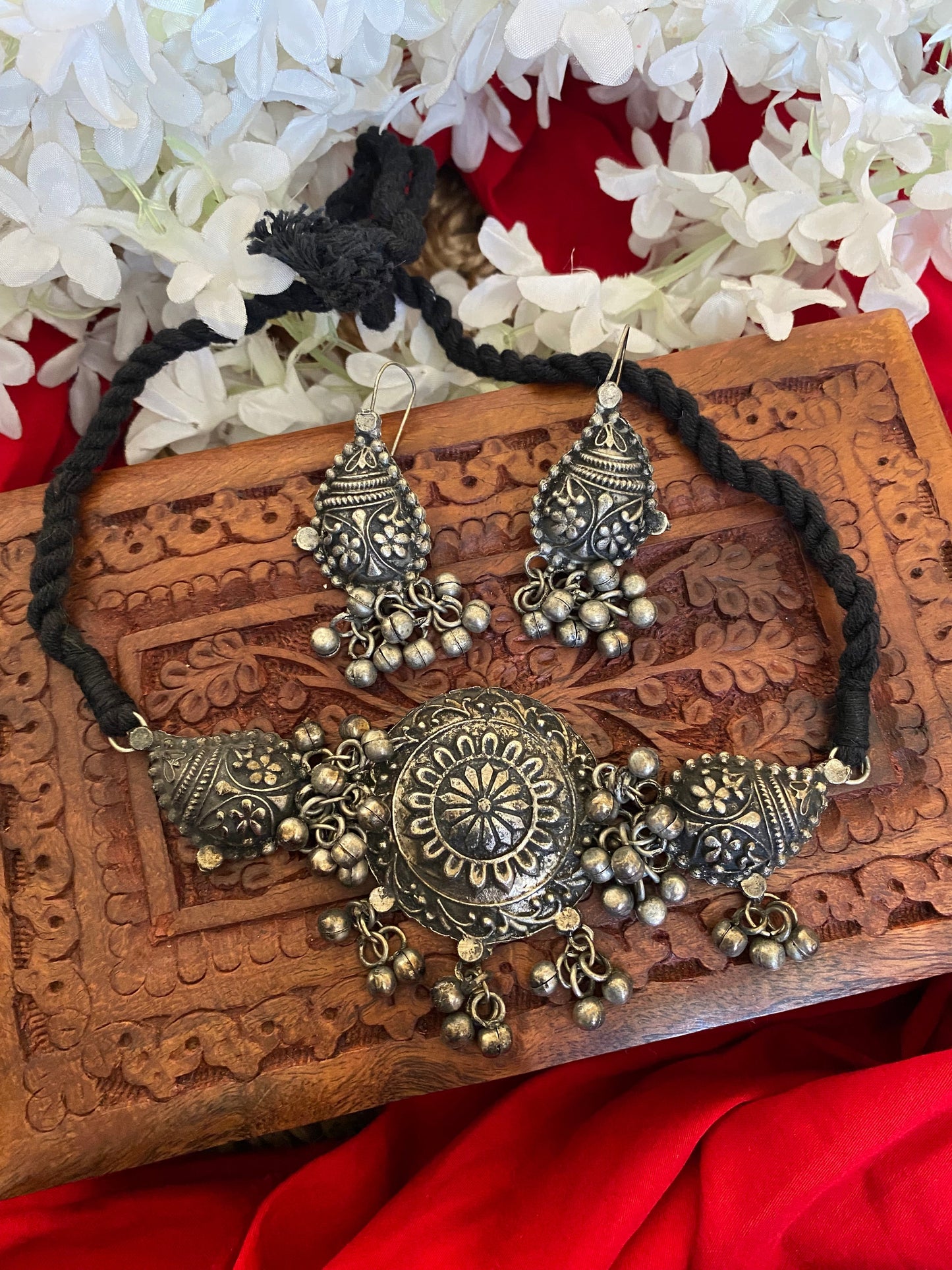 NAVYA BLACK POLISH CHOKER SET Gehnacollections