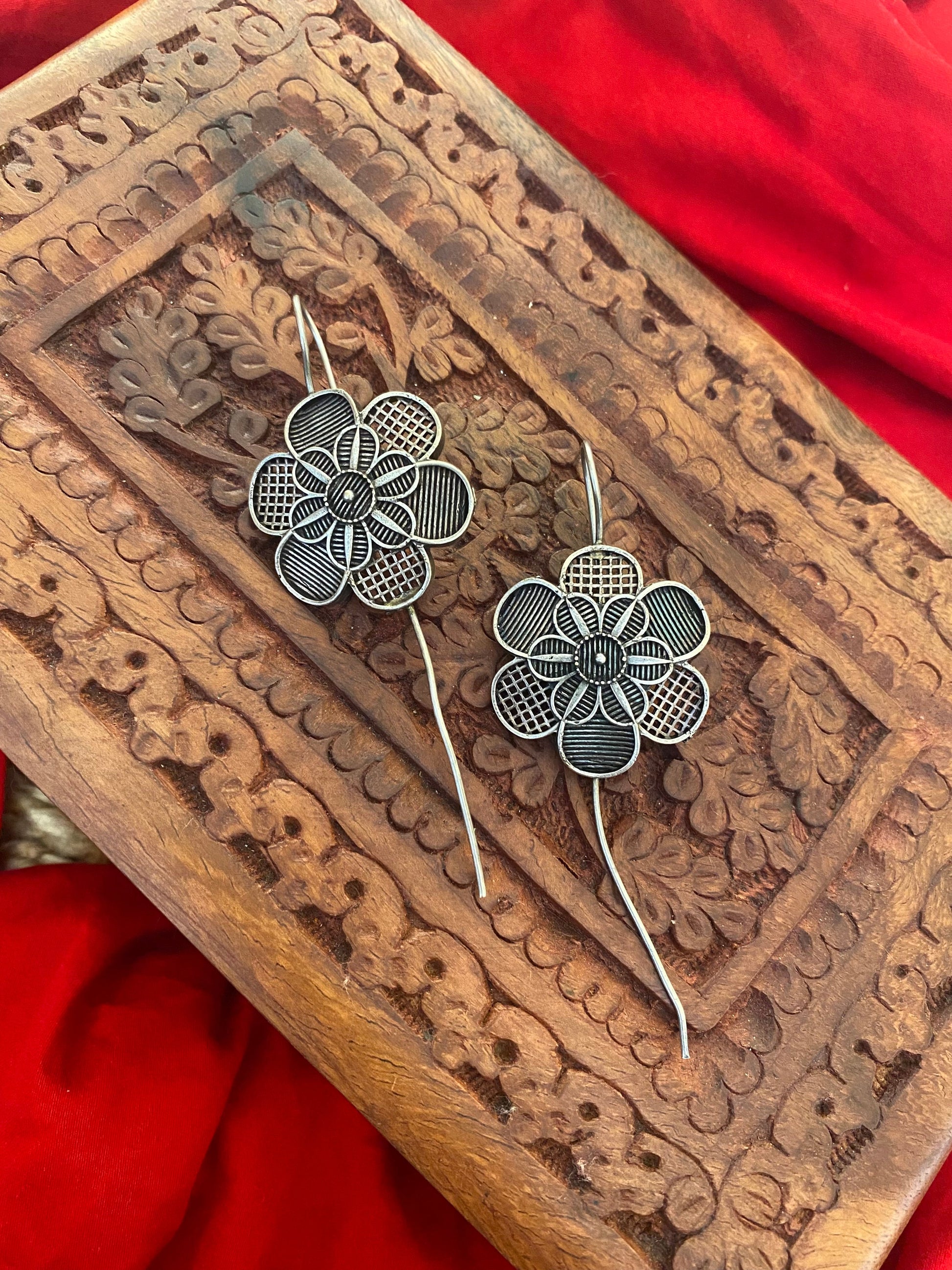 LISA PIN BUGADI Gehnacollections