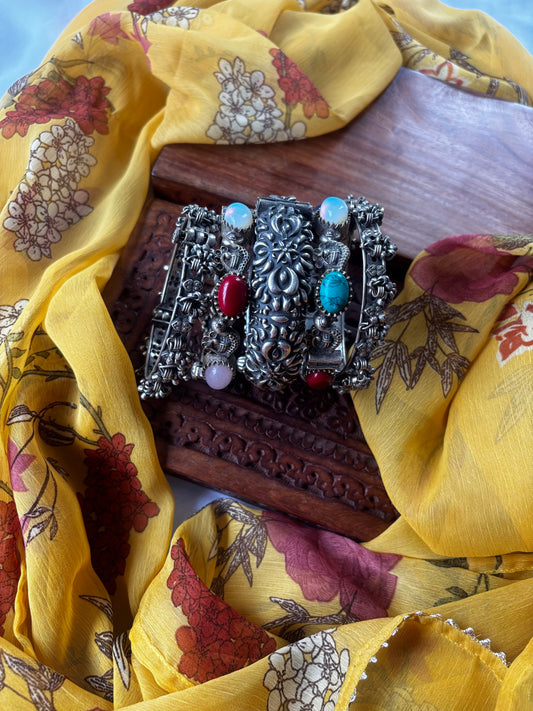 Stack of kada Gehnacollections