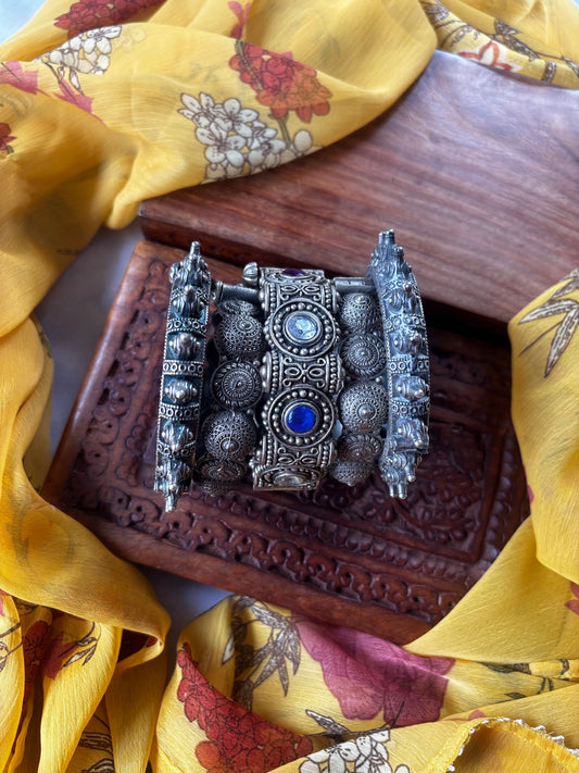 Stack of kada Gehnacollections