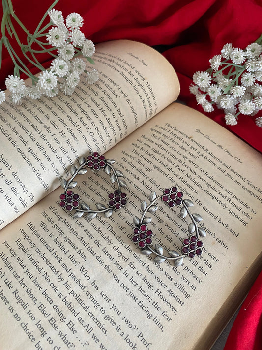 TRIANGLE PETAL STUDS Gehnacollections