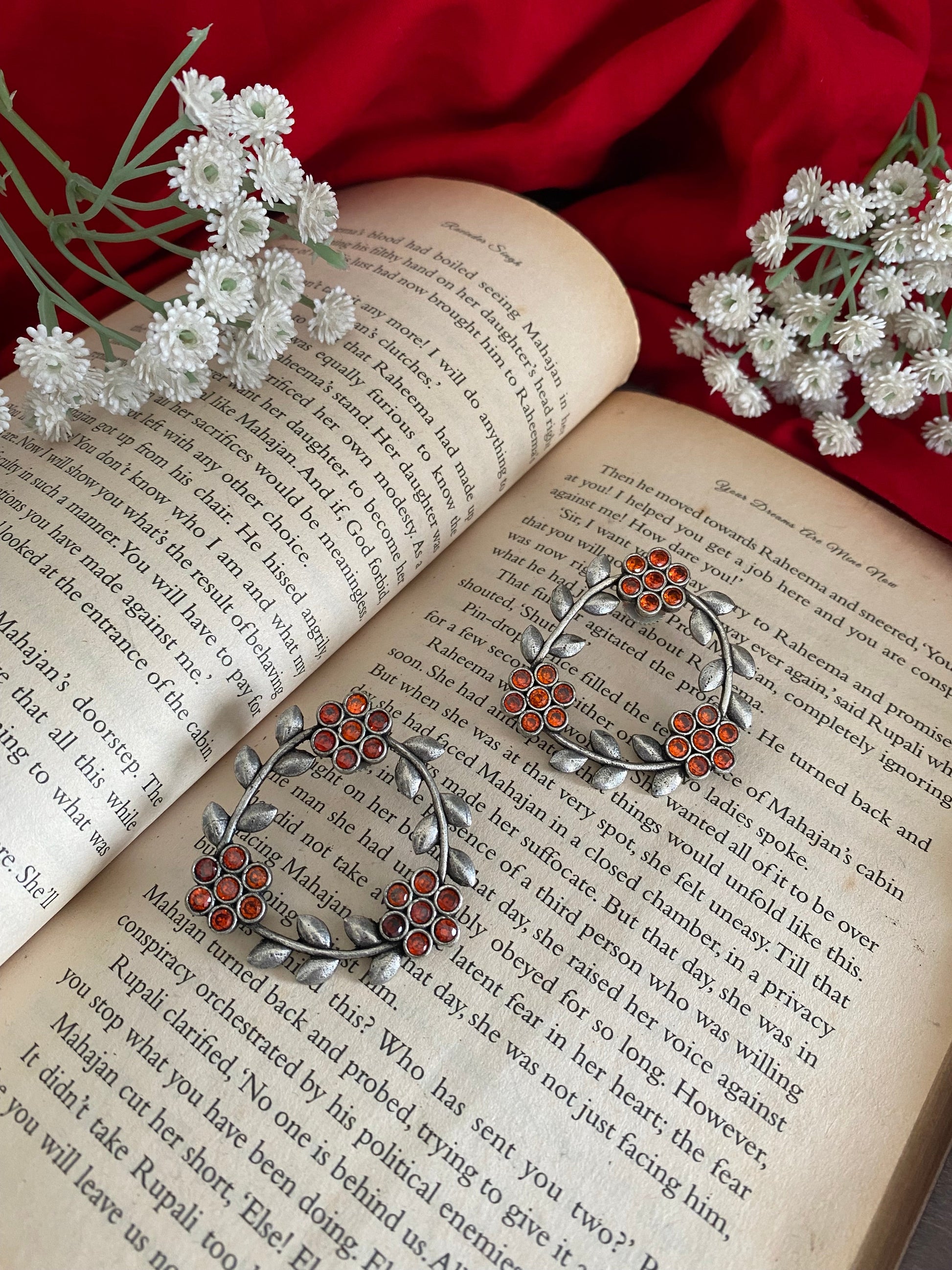 TRIANGLE PETAL STUDS Gehnacollections