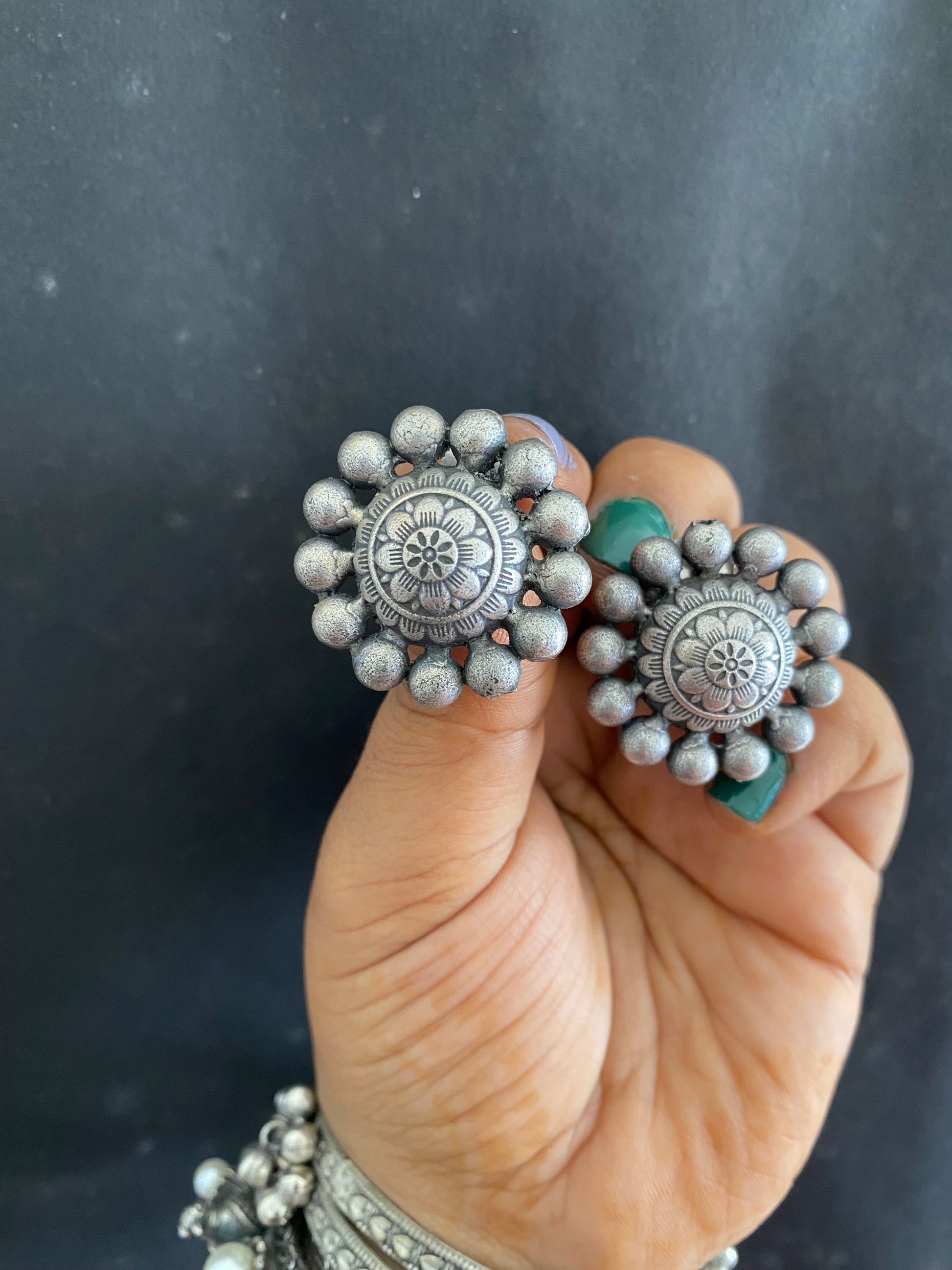 ISHIKA STUDS Gehnacollections