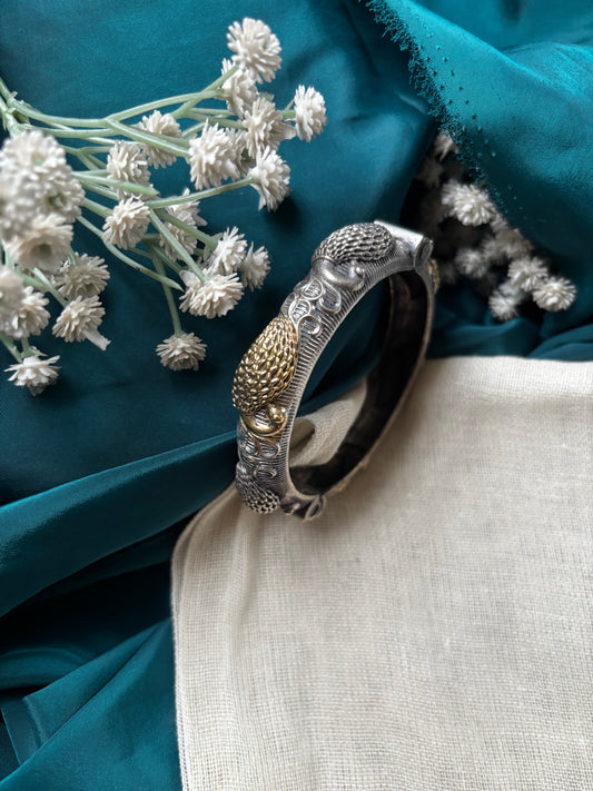 Peacock motif kada dual tone Gehnacollections