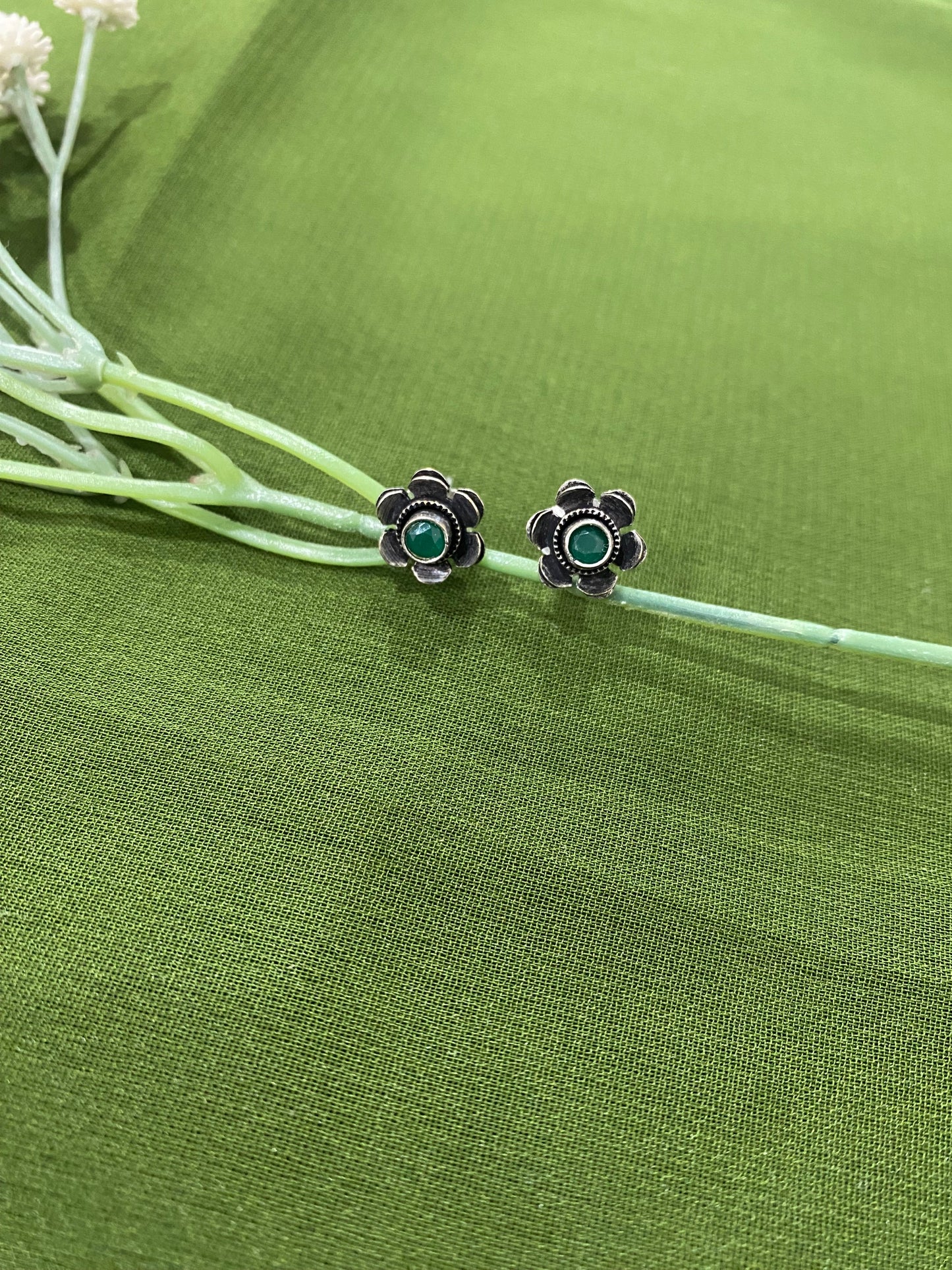 Mini stone studs Gehnacollections