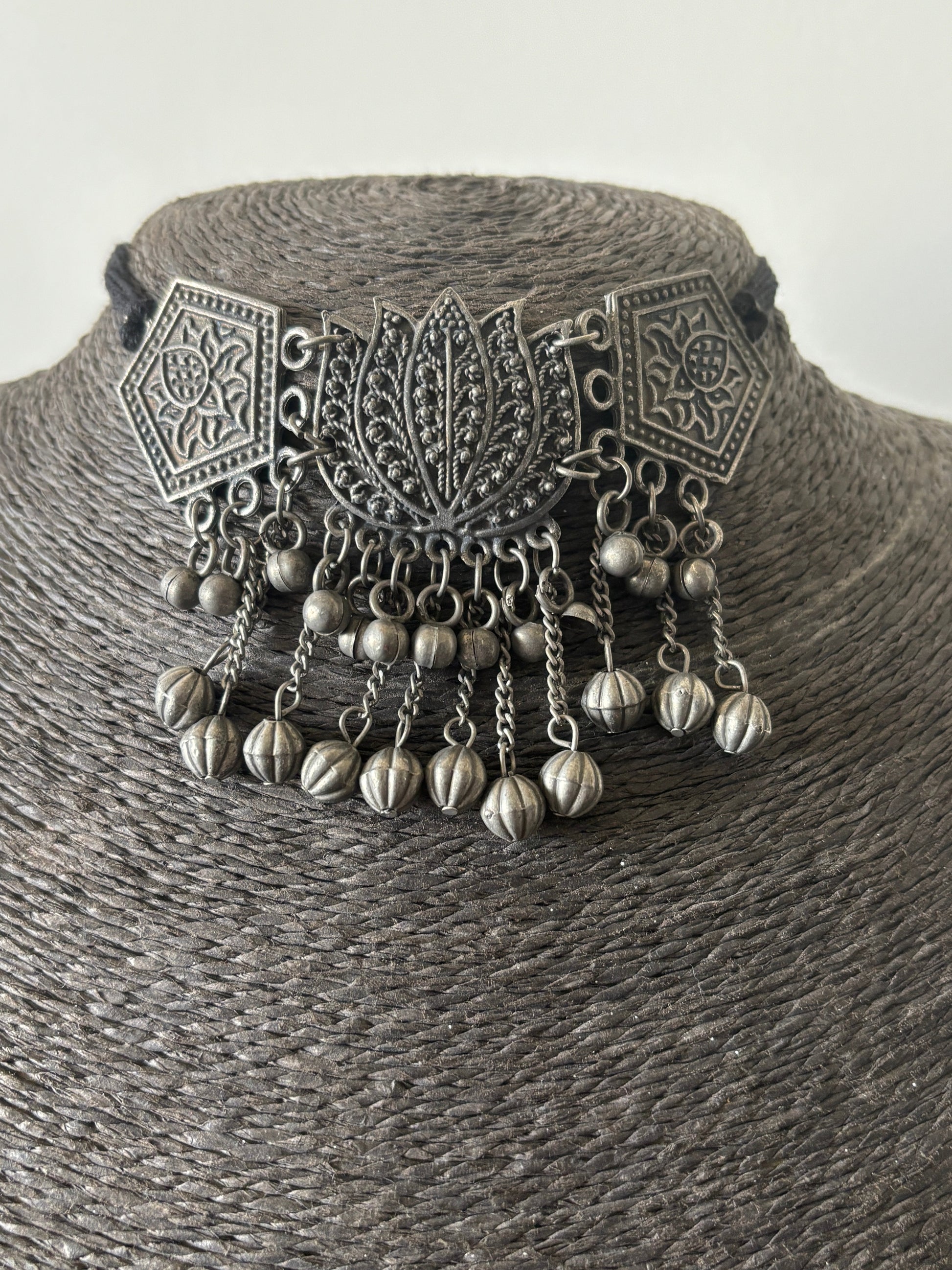 KAMAL CHOKER Gehnacollections