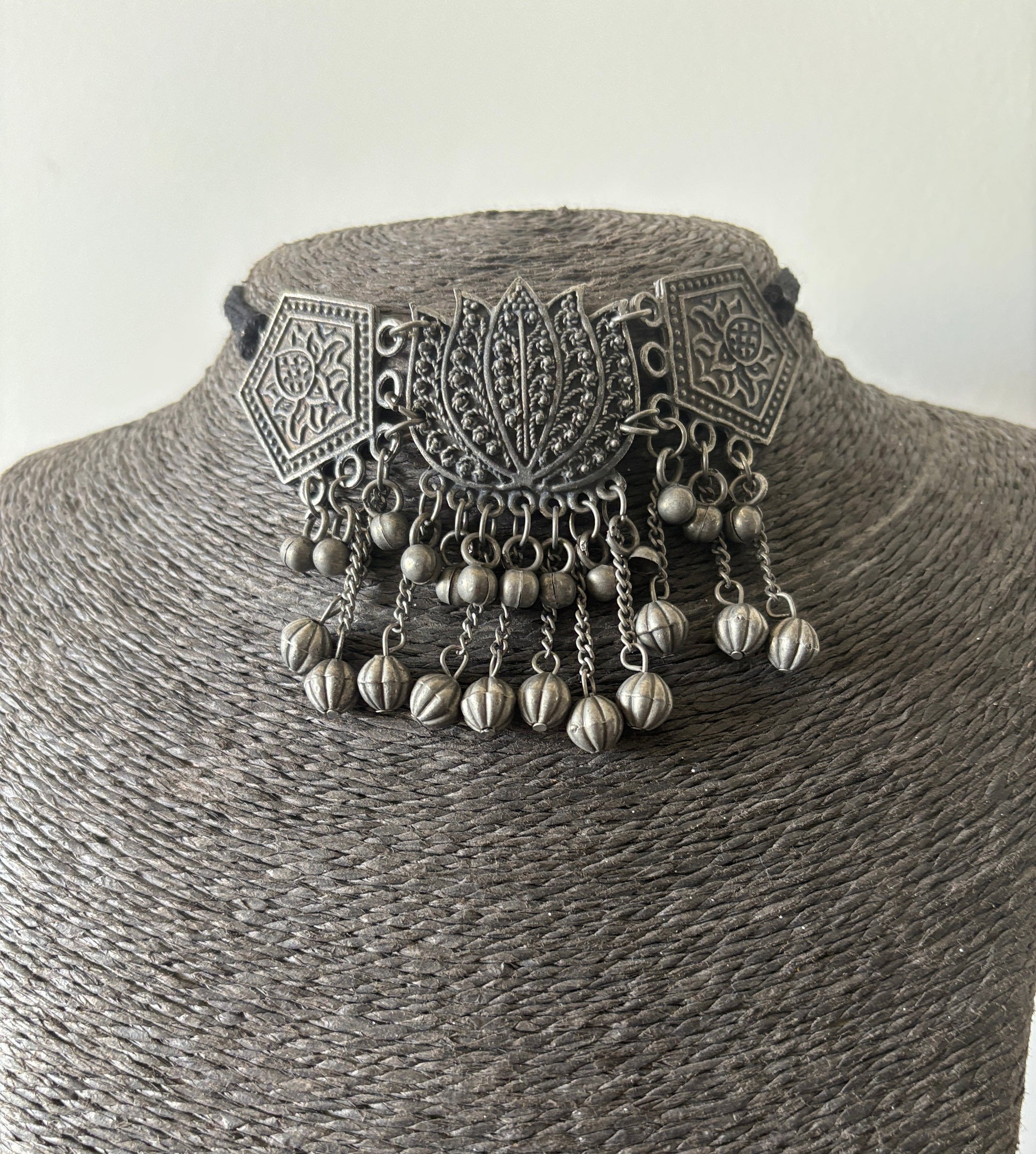 KAMAL CHOKER Gehnacollections