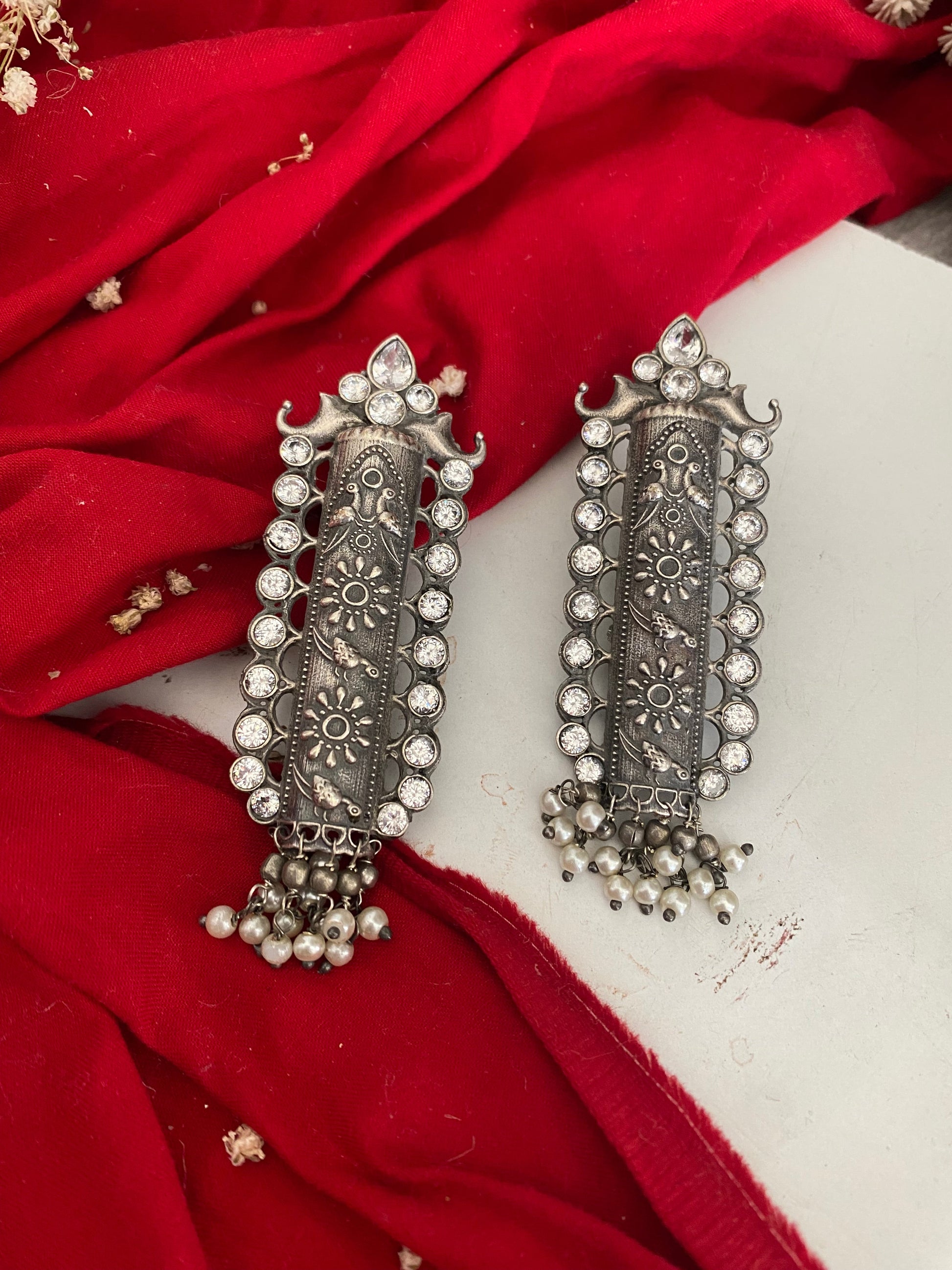 MONI PEARL STUDS Gehnacollections