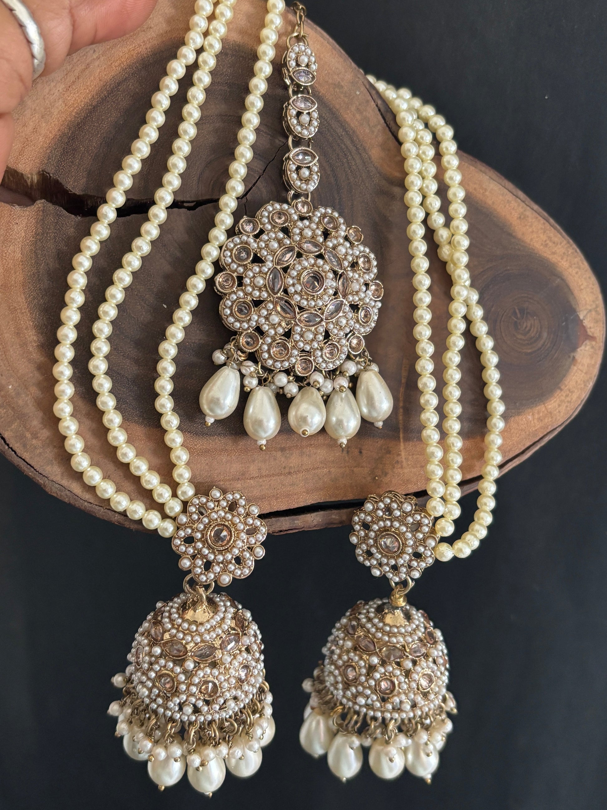 ABHISHIKTA JHUMKA AND MAANGTIKA Gehnacollections