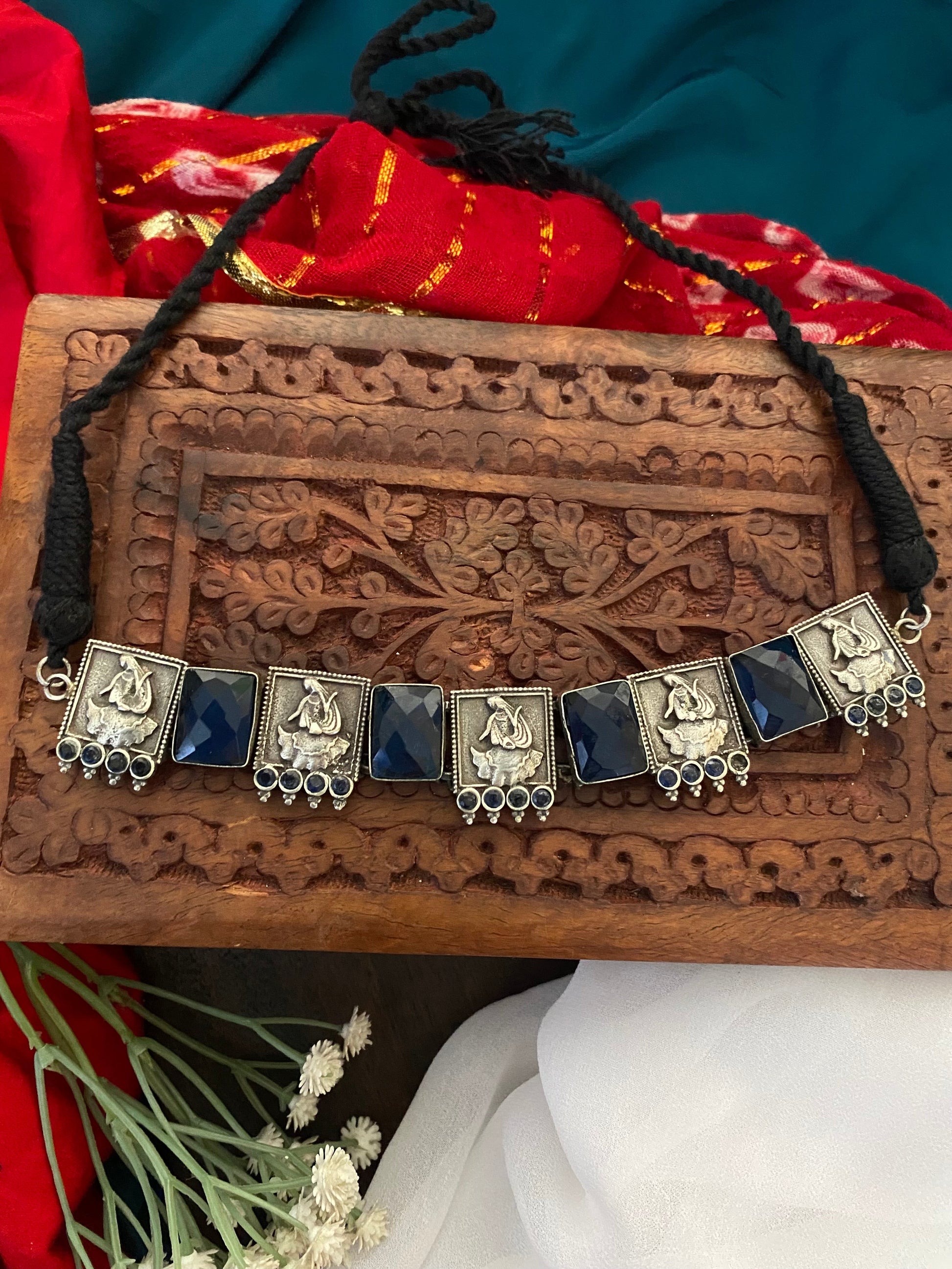 NORA CHOKER Gehnacollections