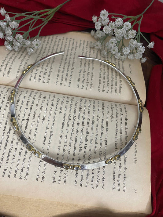 NEERVI HASLI Gehnacollections