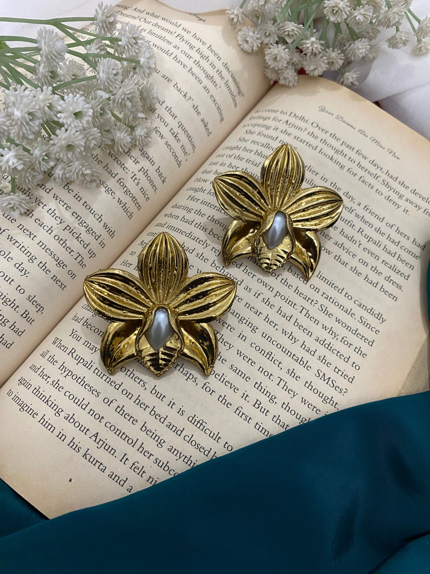 PEARL STUDS Gehnacollections