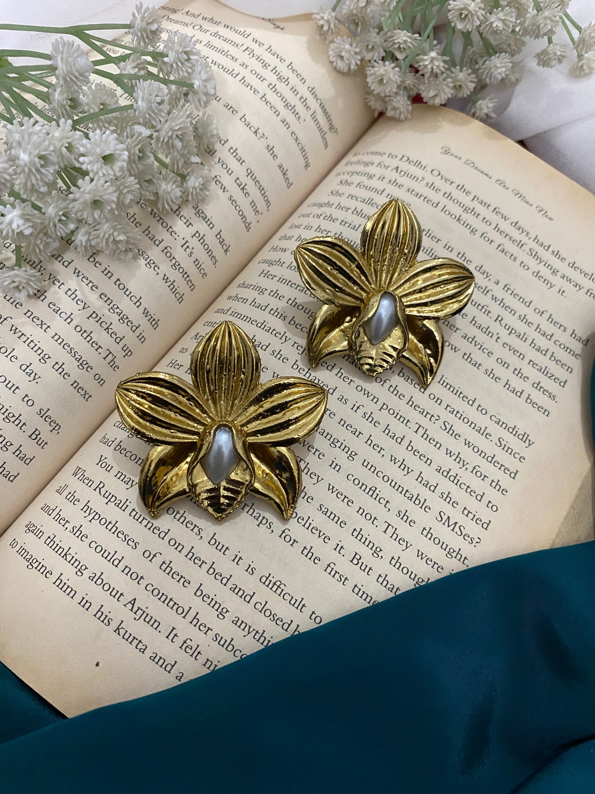 PEARL STUDS Gehnacollections