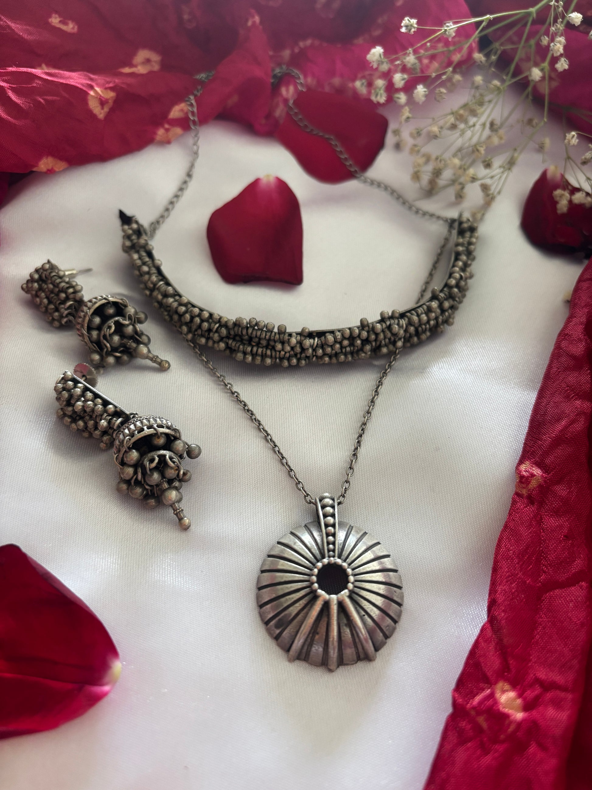 GHUNGHRO HASLI AND PENDENT SET Gehnacollections