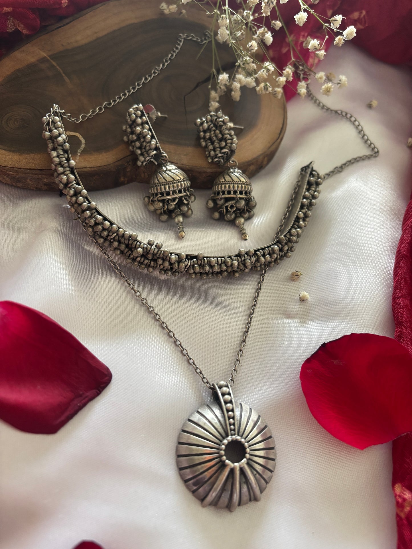 GHUNGHRO HASLI AND PENDENT SET Gehnacollections