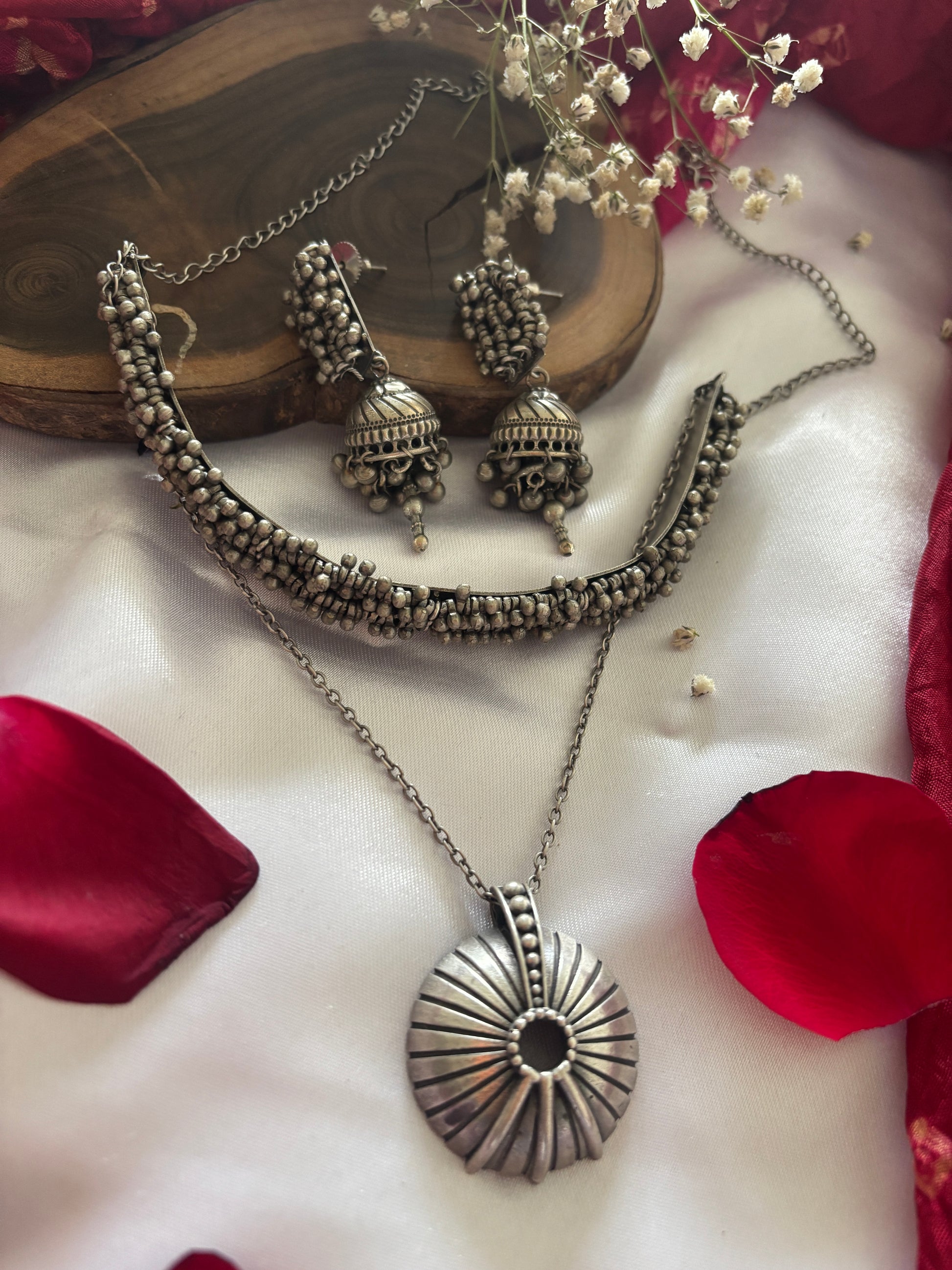 GHUNGHRO HASLI AND PENDENT SET Gehnacollections
