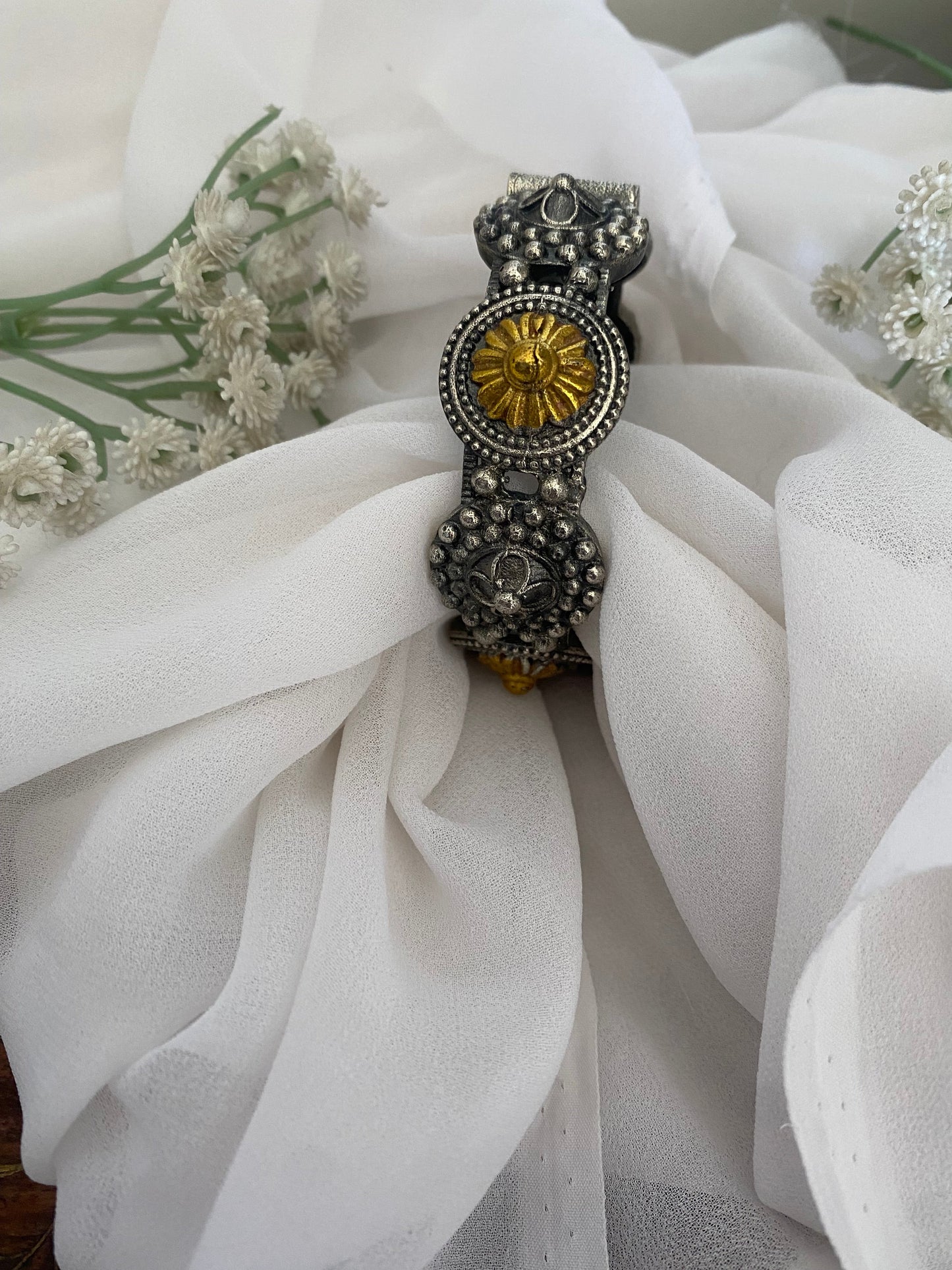 NISHI DUAL TONE KADA Gehnacollections