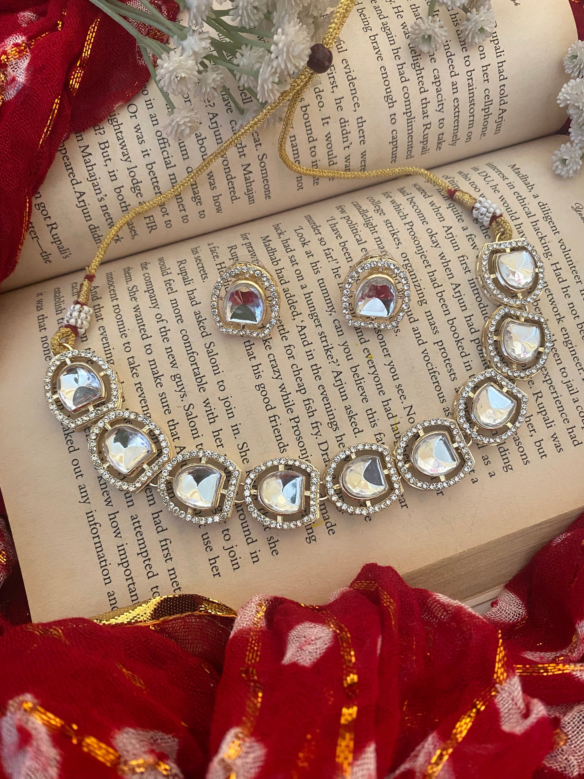 TEEJA CHOKER SET Gehnacollections