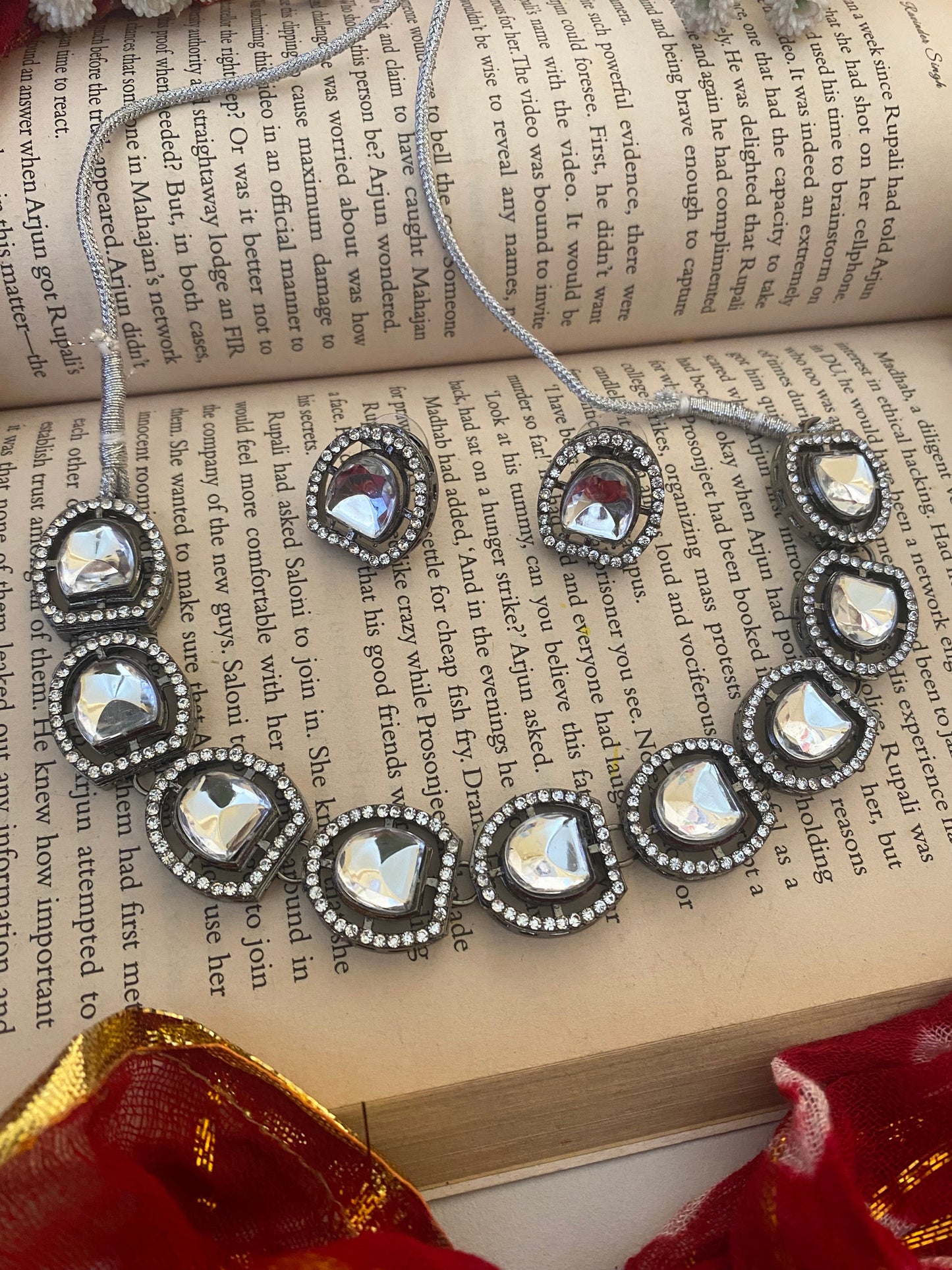 TEEJA CHOKER SET Gehnacollections