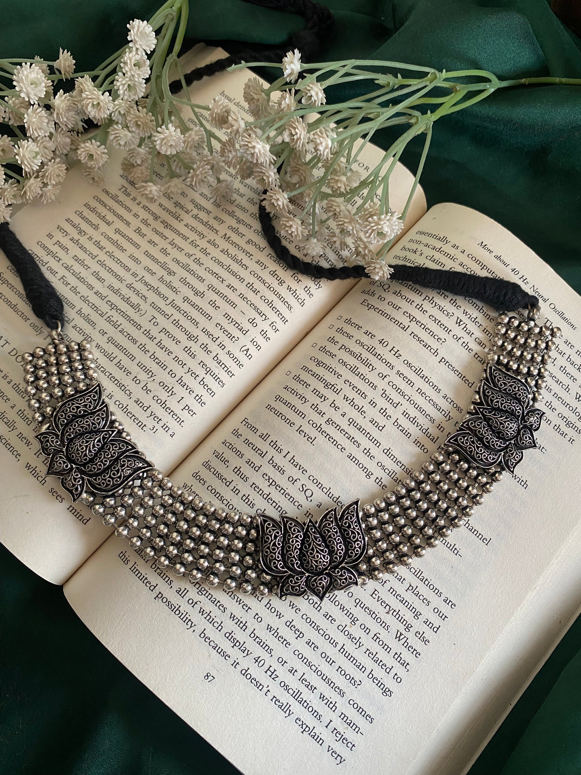 Lotus Choker Gehnacollections