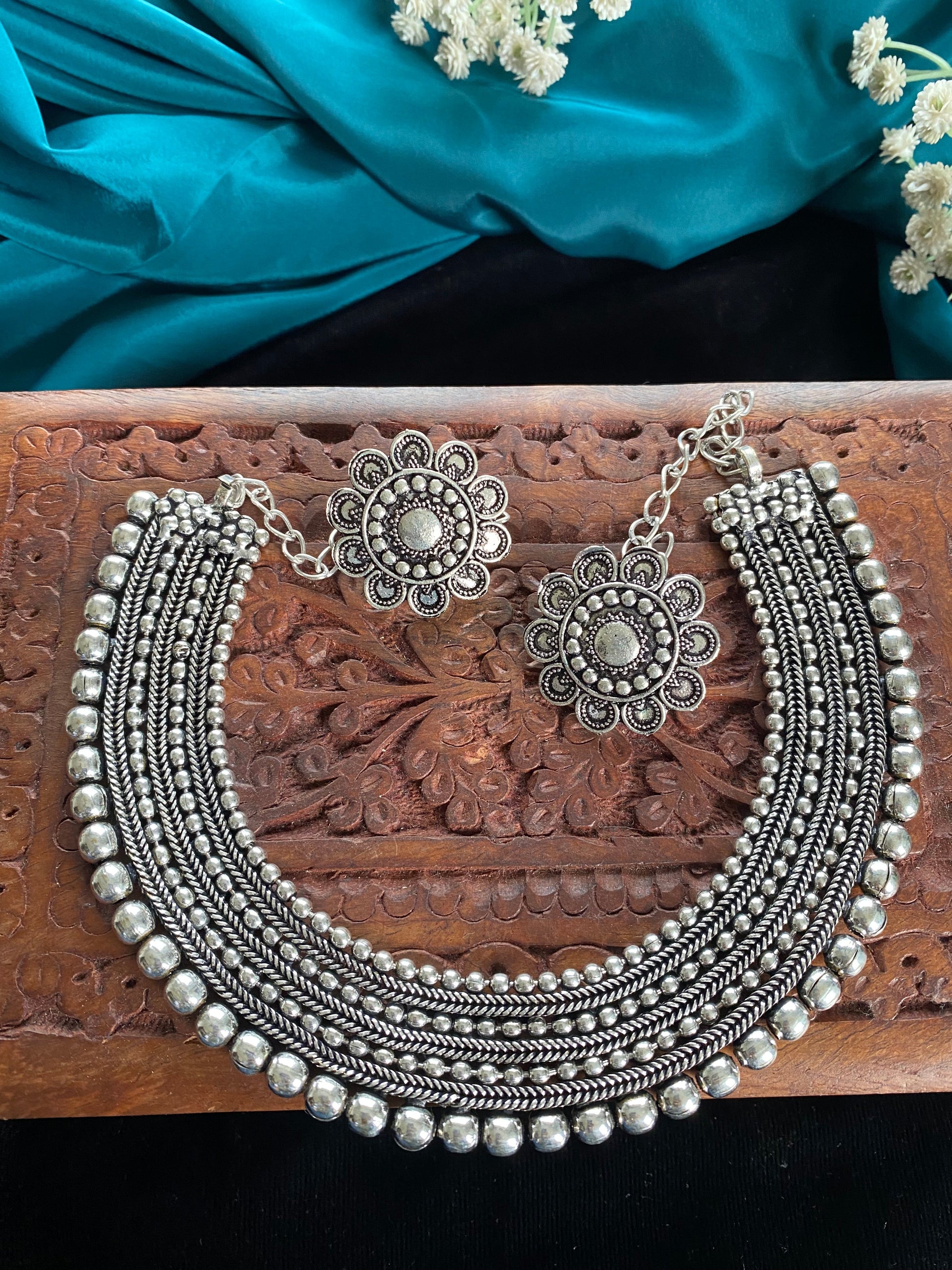 ROMILIA CHOKER SET Gehnacollections