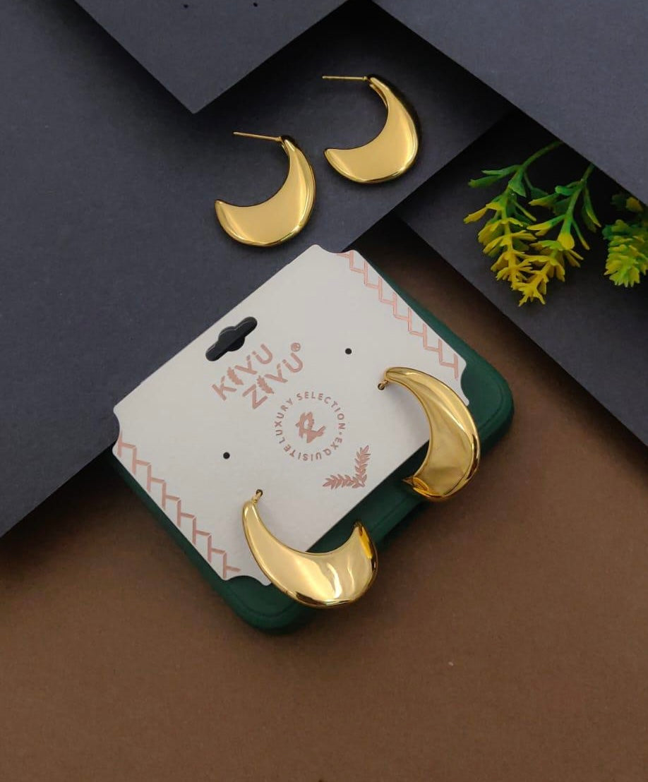 Half moon studs Gehnacollections