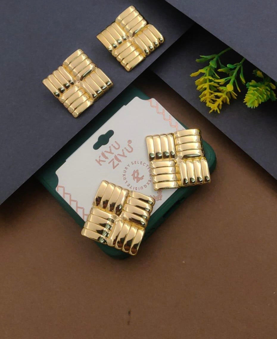 Square studs Gehnacollections