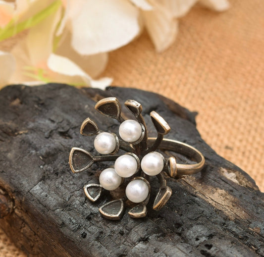 FLOWER PEARL RING Gehnacollections