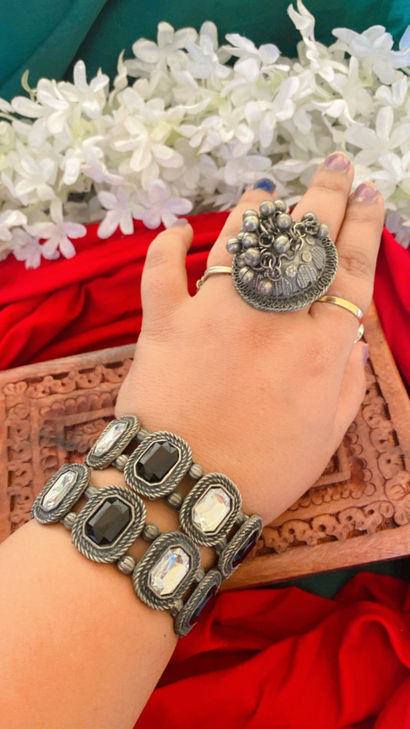 ISHITA KADA Gehnacollections