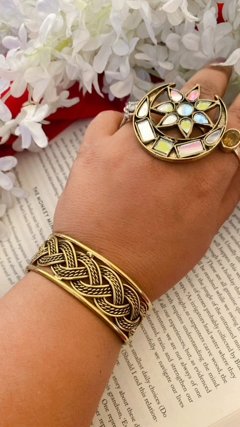 ANIKA KADA Gehnacollections