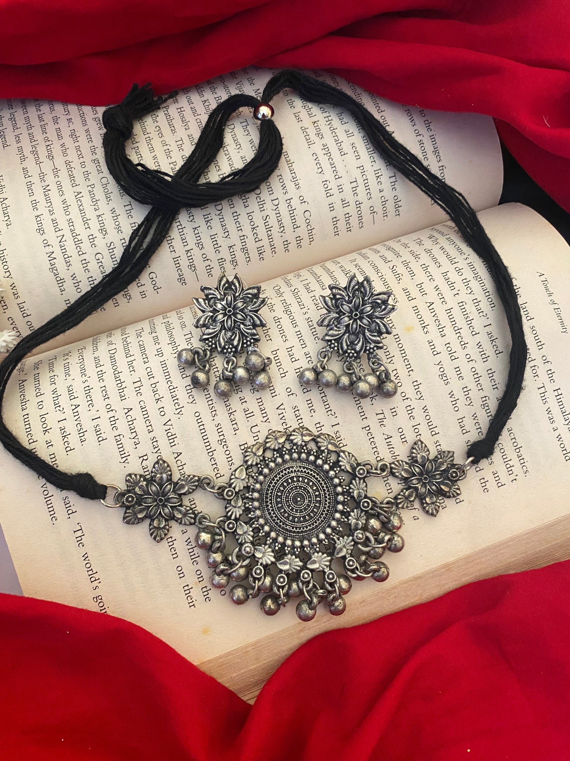 FLORAL CHOKER SET Gehnacollections