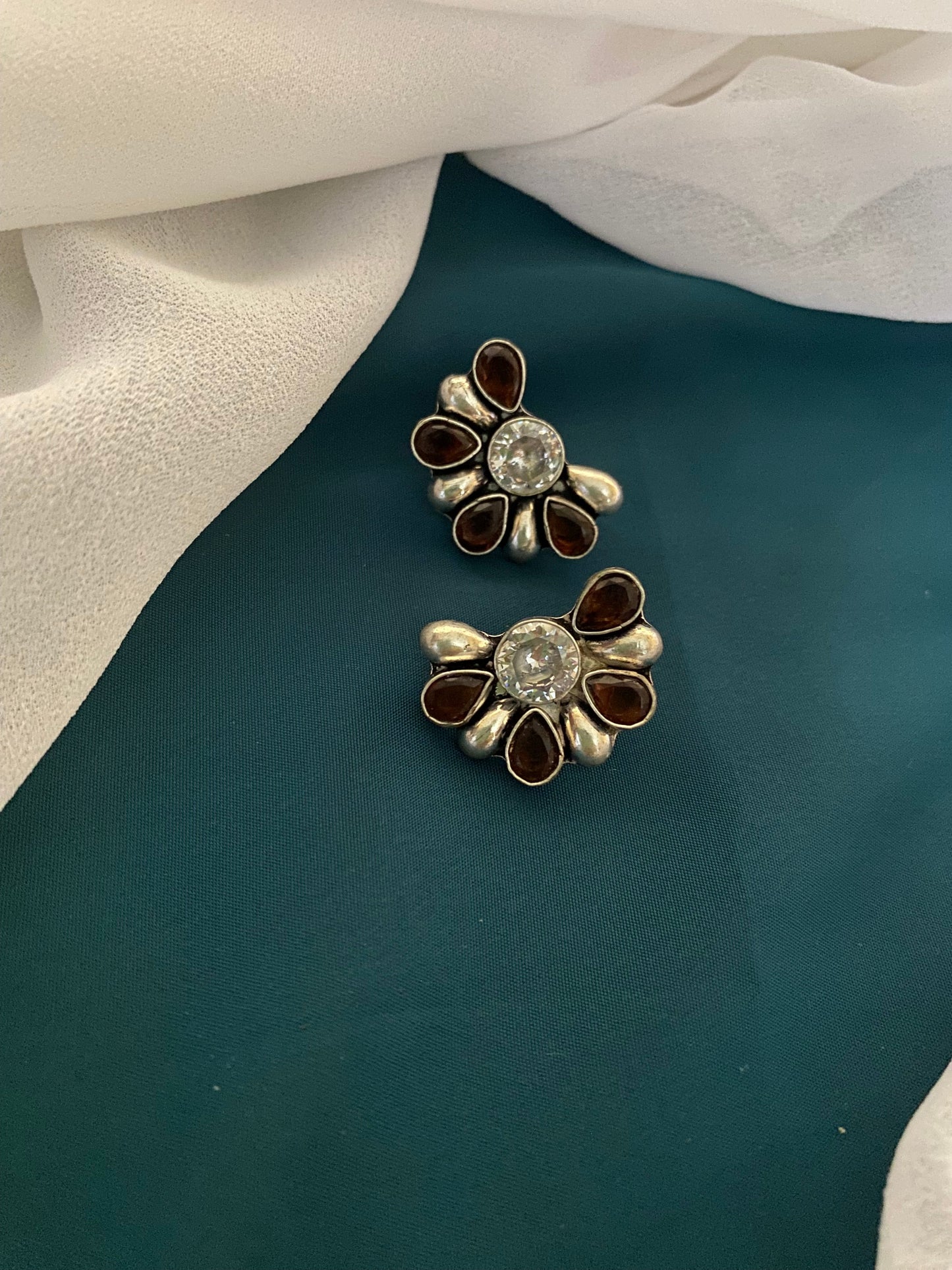 ABHIRA STUDS Gehnacollections