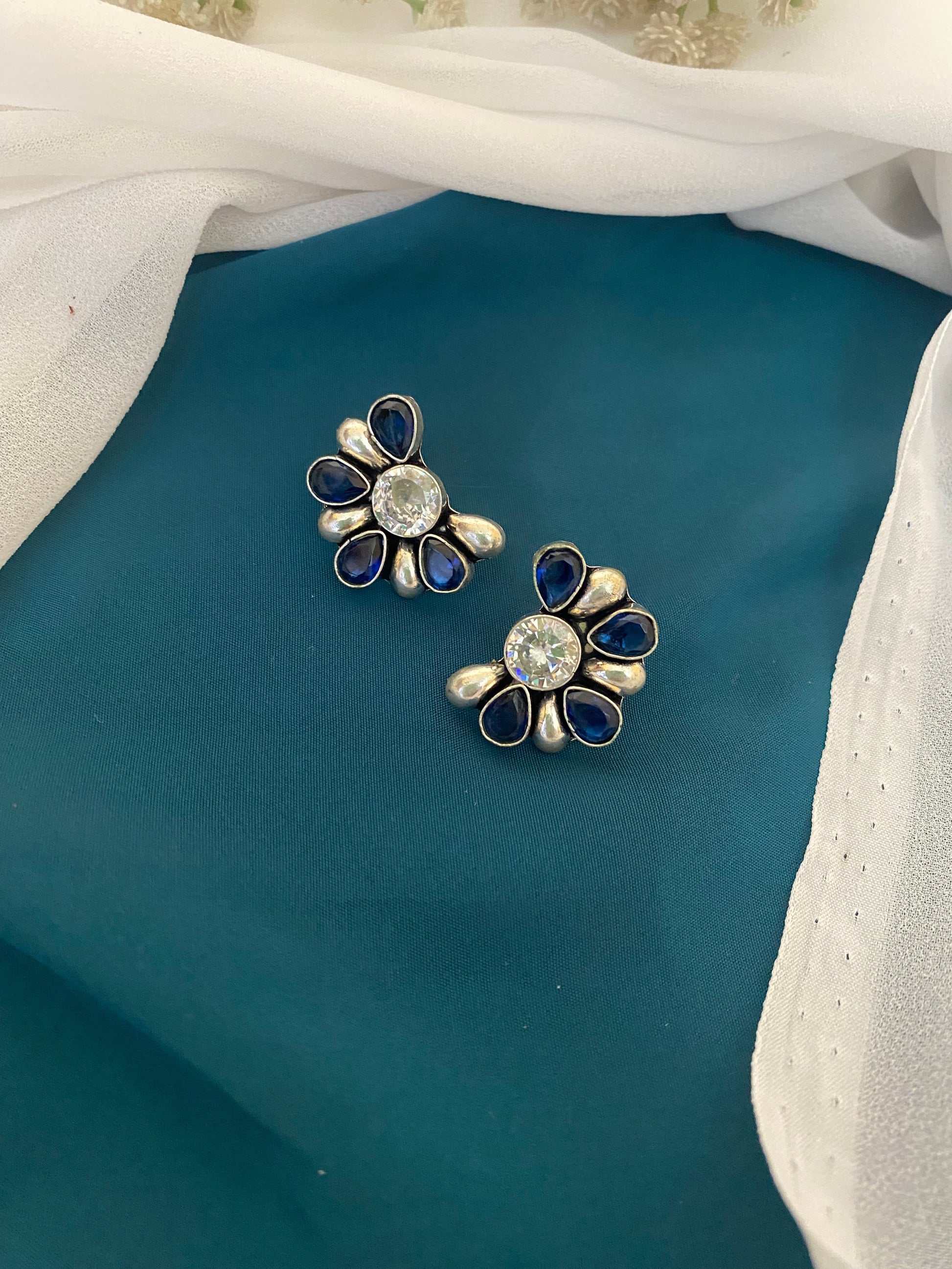 ABHIRA STUDS Gehnacollections