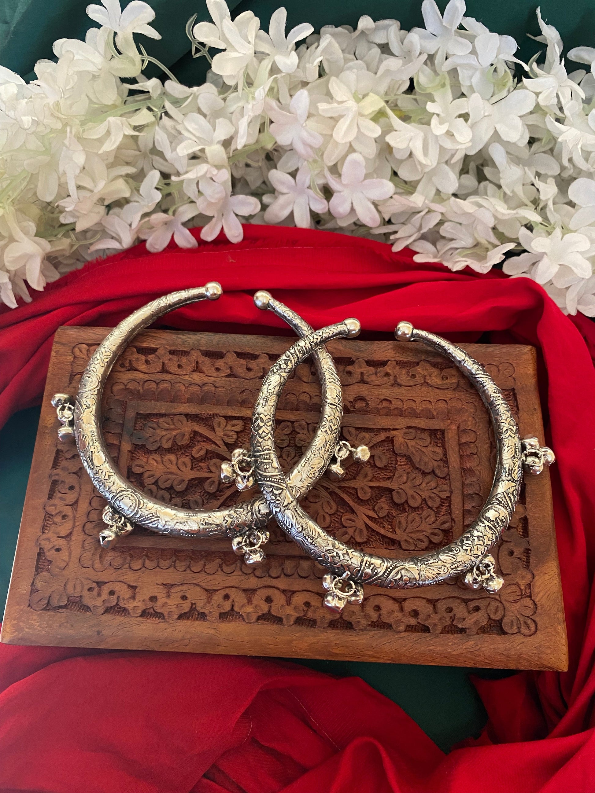 LEG GHUNGHROO KADA Gehnacollections