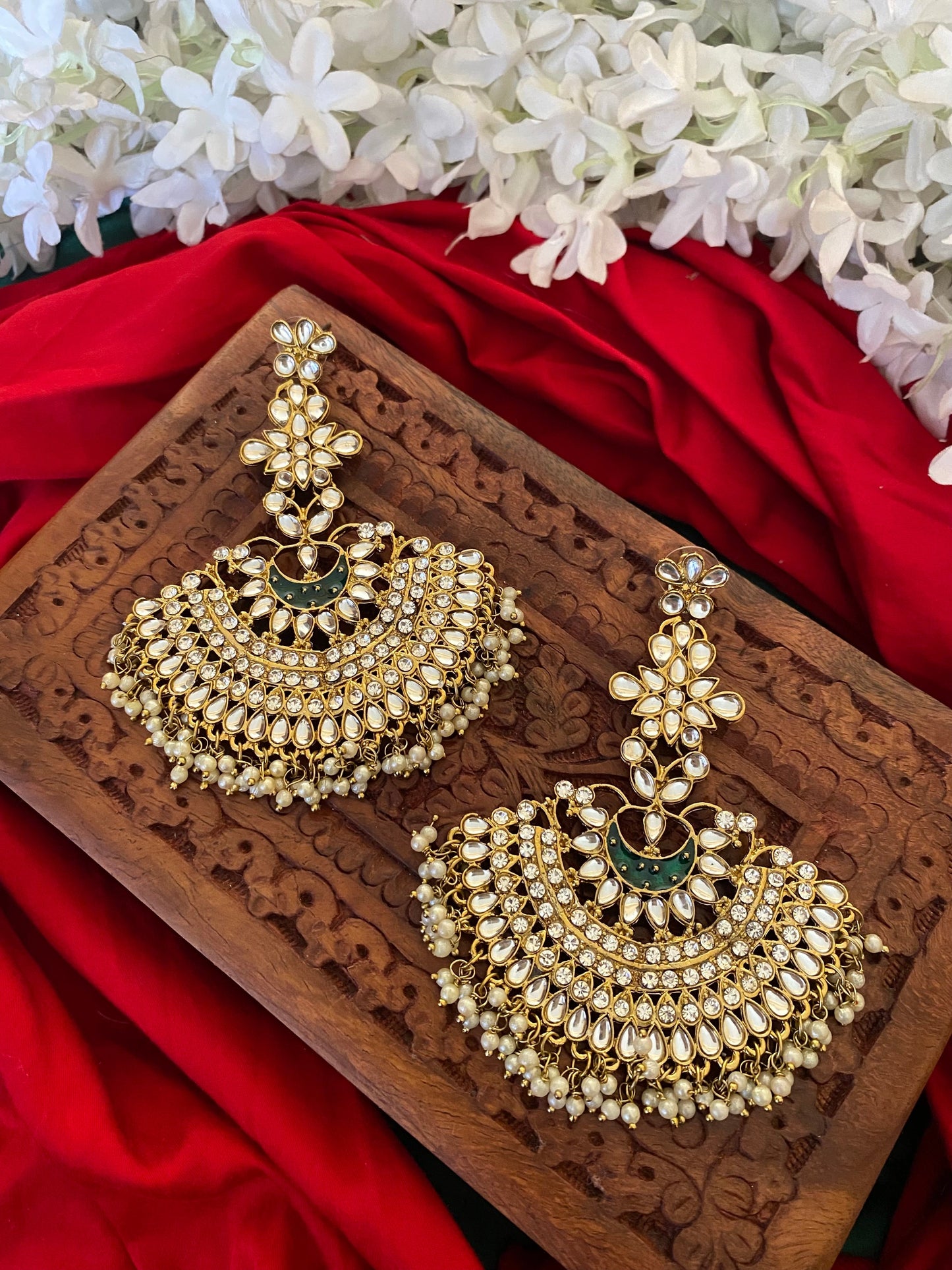 SIMRAT CHANDBALI Gehnacollections