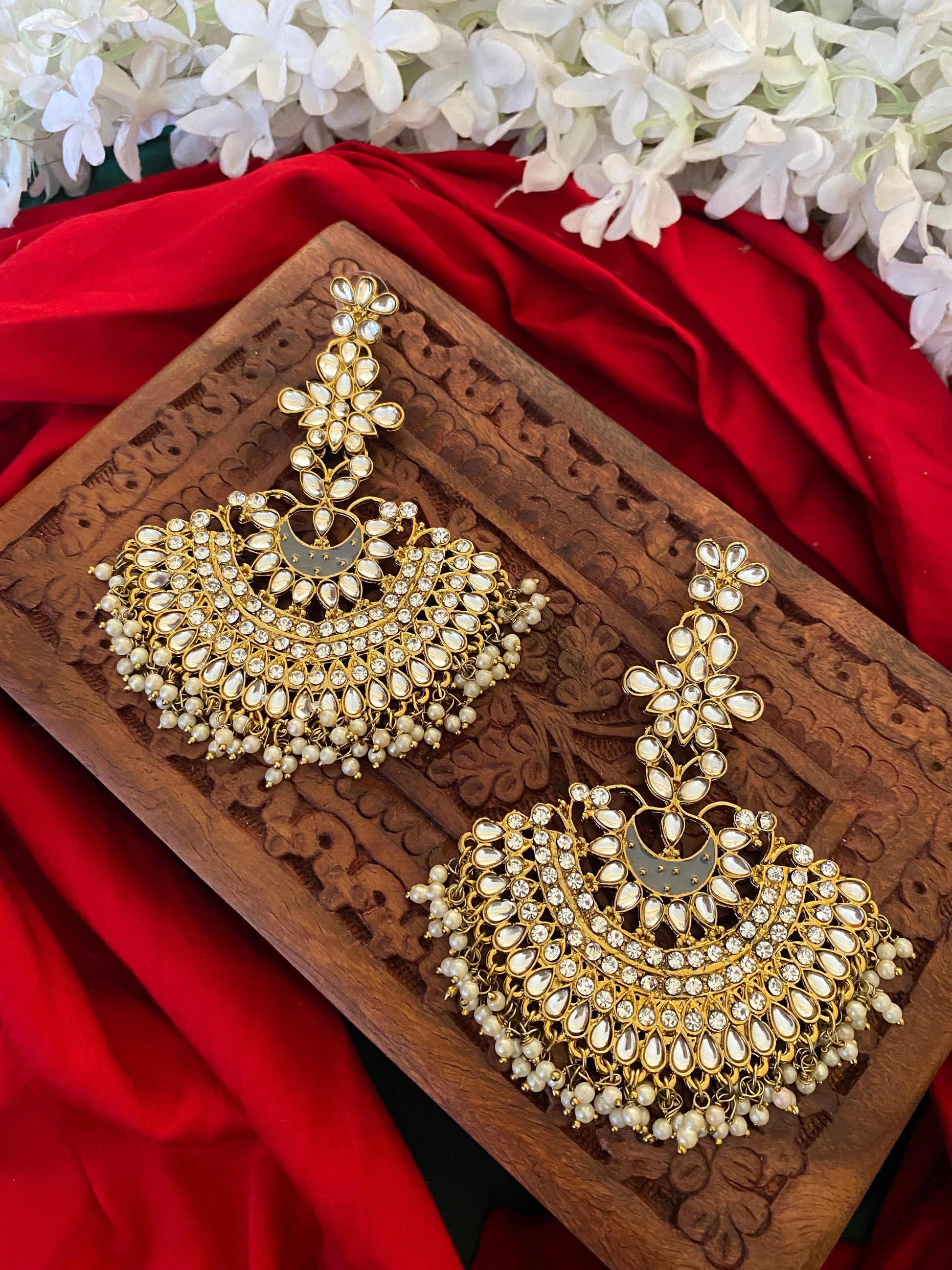 SIMRAT CHANDBALI Gehnacollections