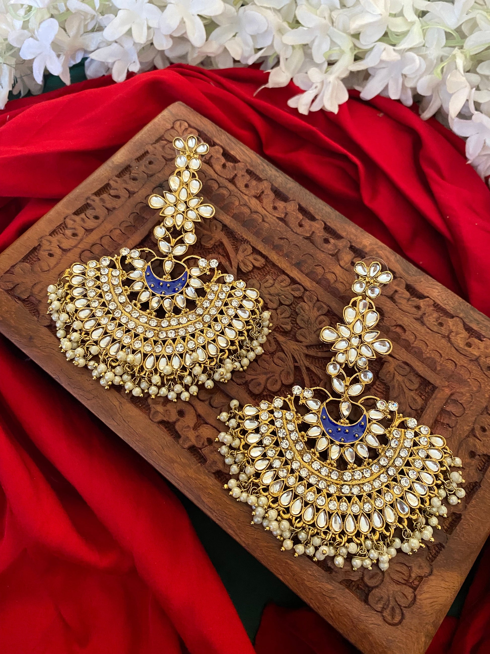 SIMRAT CHANDBALI Gehnacollections